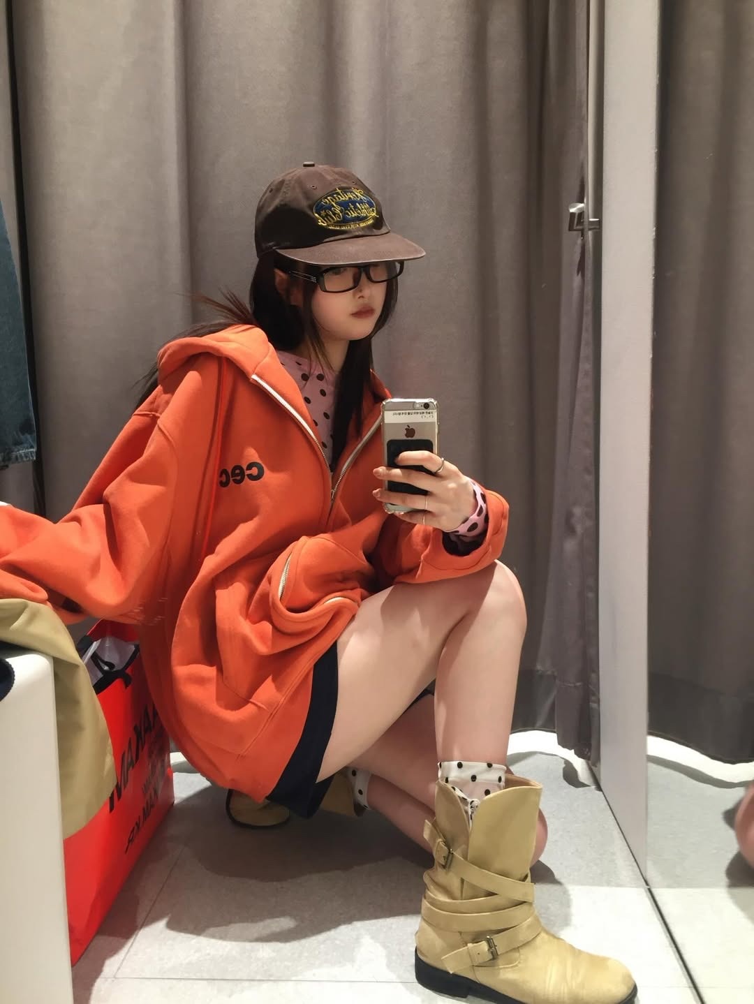 UNIVERSE GARMENT Universe Sign Long Bill Washing Cap Brown 착용 스타일 - 1