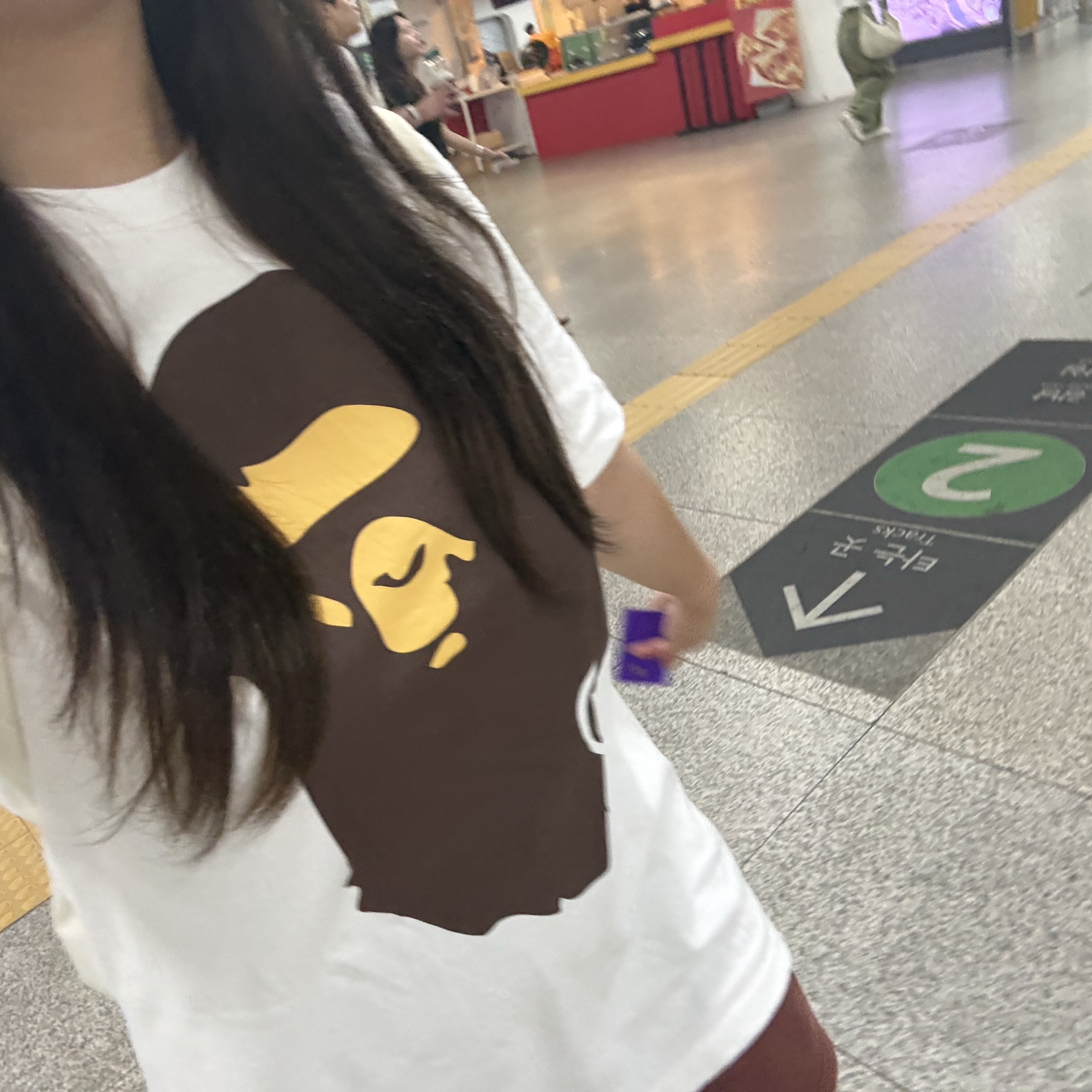 BAPE Big Ape Head T-Shirt White 착용 스타일 - 2