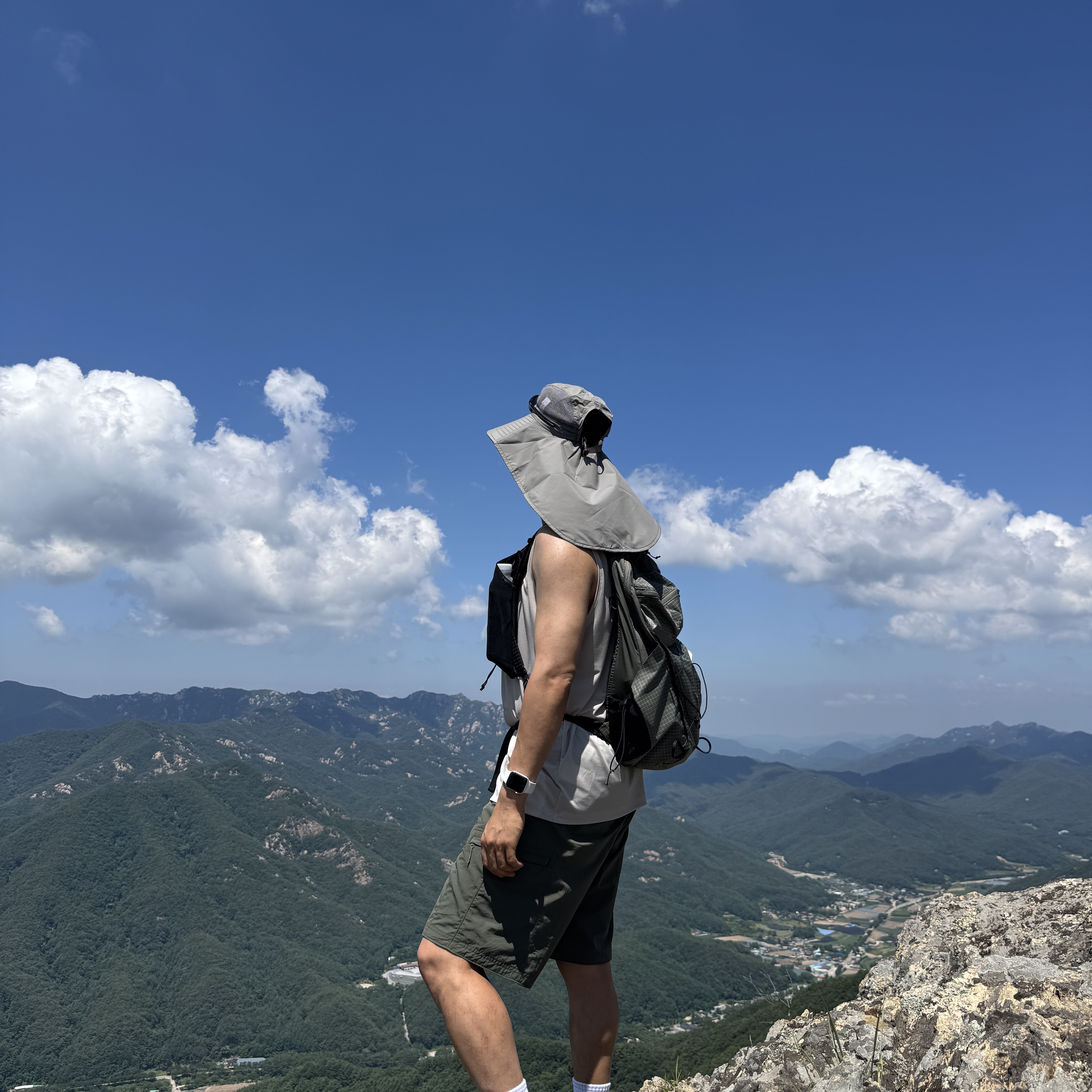 Arc'teryx Aerios 18 Backpack Forage 착용 스타일