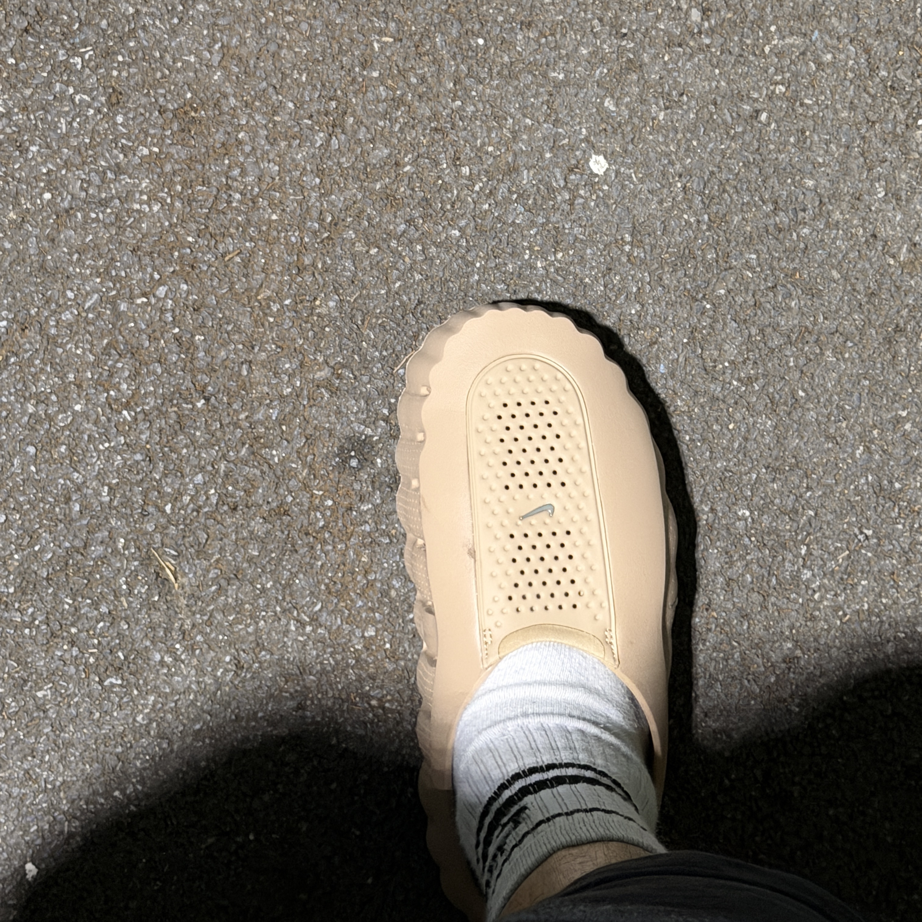 Nike Mind 001 Hemp Pale Ivory 착용 스타일