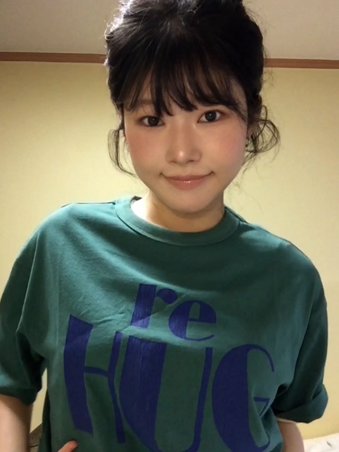 UNIVERSE GARMENT RE HUG Crack T-Shirt Green, UNIVERSE GARMENT Spray Wide Sweat Pants Beige 착용 스타일 - 3
