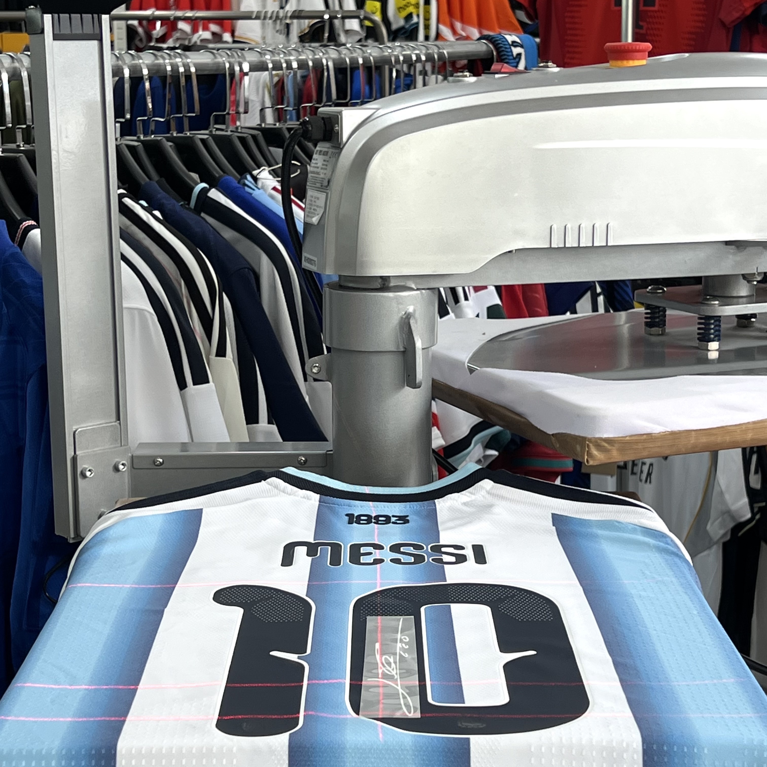 Adidas Argentina 2026 Home Jersey White Icey Blue - KR Sizing (Non Marking Ver.), Adidas Argentina 2026 Away Jersey Black Lucid Blue - KR Sizing (Non Marking Ver.) 착용 스타일 - 1