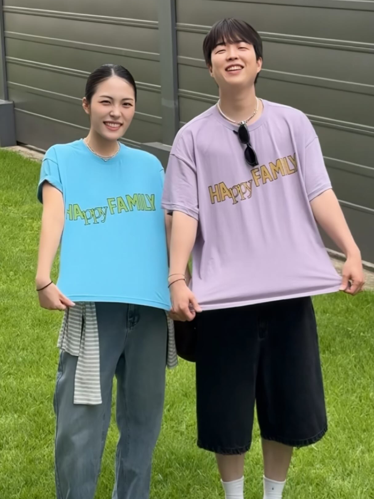 UNIVERSE GARMENT Happy Family Crop T-Shirt Blue, UNIVERSE GARMENT Happy Family Crop T-Shirt Purple 착용 스타일