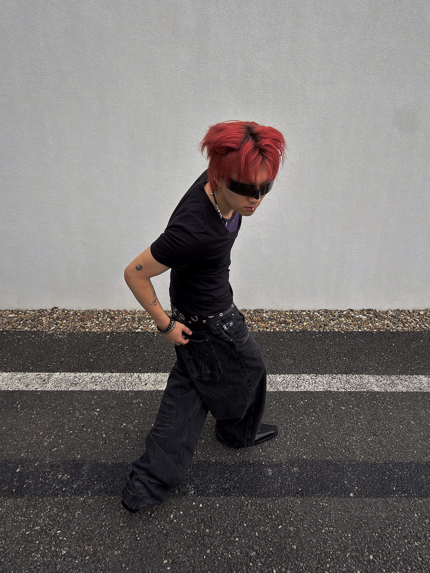 Vacant Archive Rei Stud Wide Belt Black, Vacant Archive Rei Stud Wide Belt Charcoal 착용 스타일 - 5
