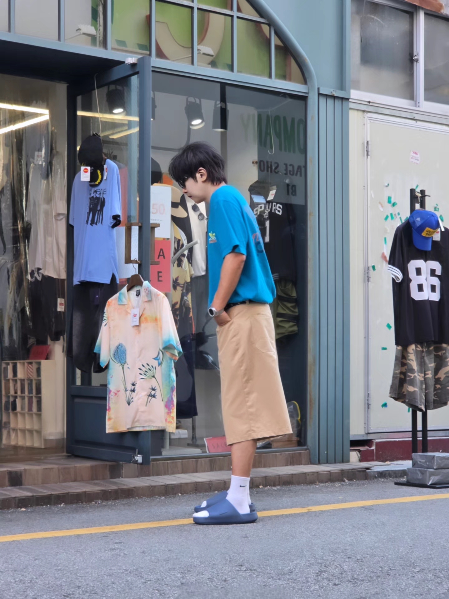 Palace x Adidas Nature T-Shirt Mystery Petrol - 22SS, Nike Calm 2.0 Slides Diffused Blue 착용 스타일 - 2