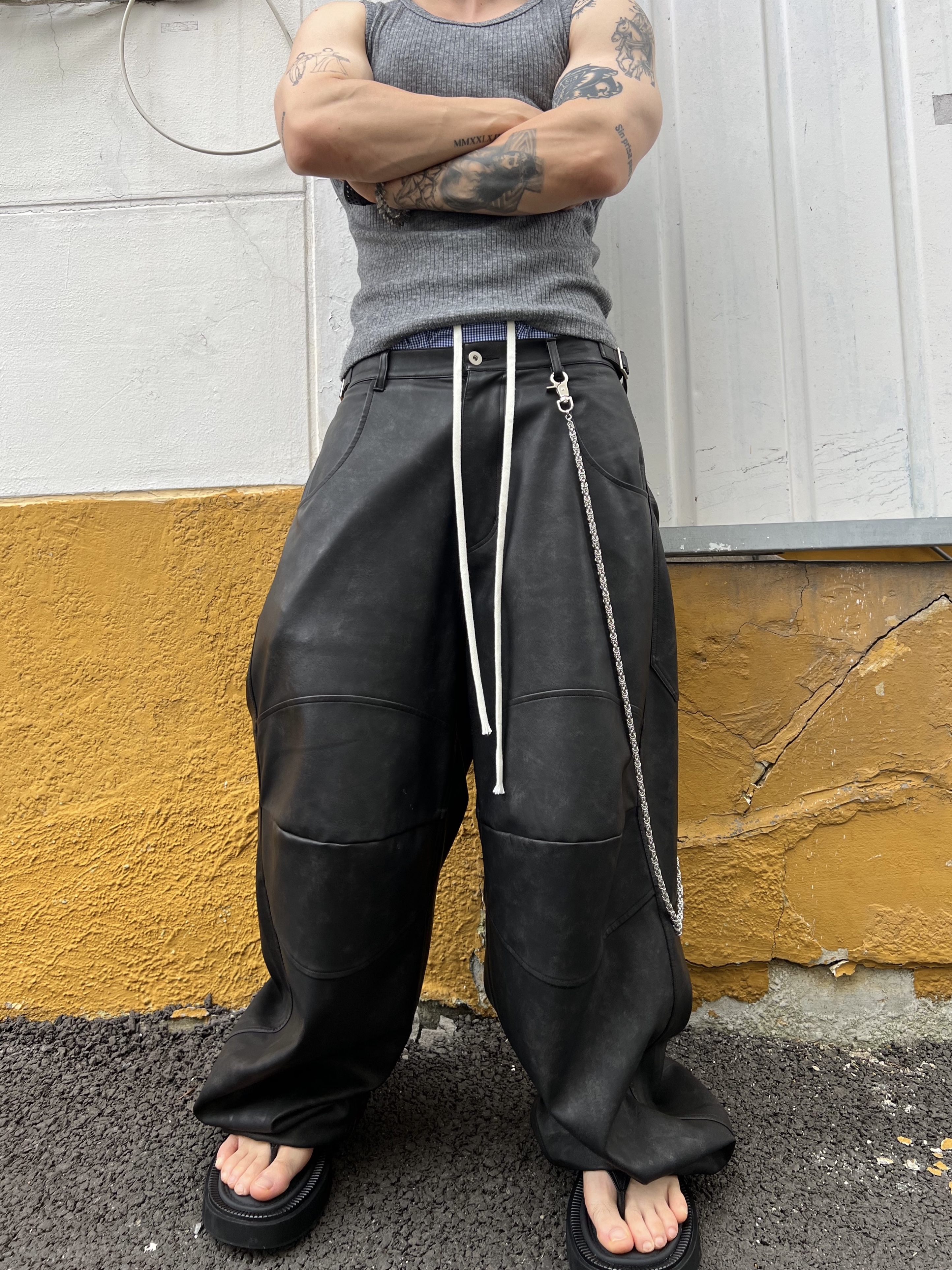 MJD x Koin Seoul 3D Knee Eco Leather Pants Black, Hono Report Leaf Bracelet 착용 스타일 - 6