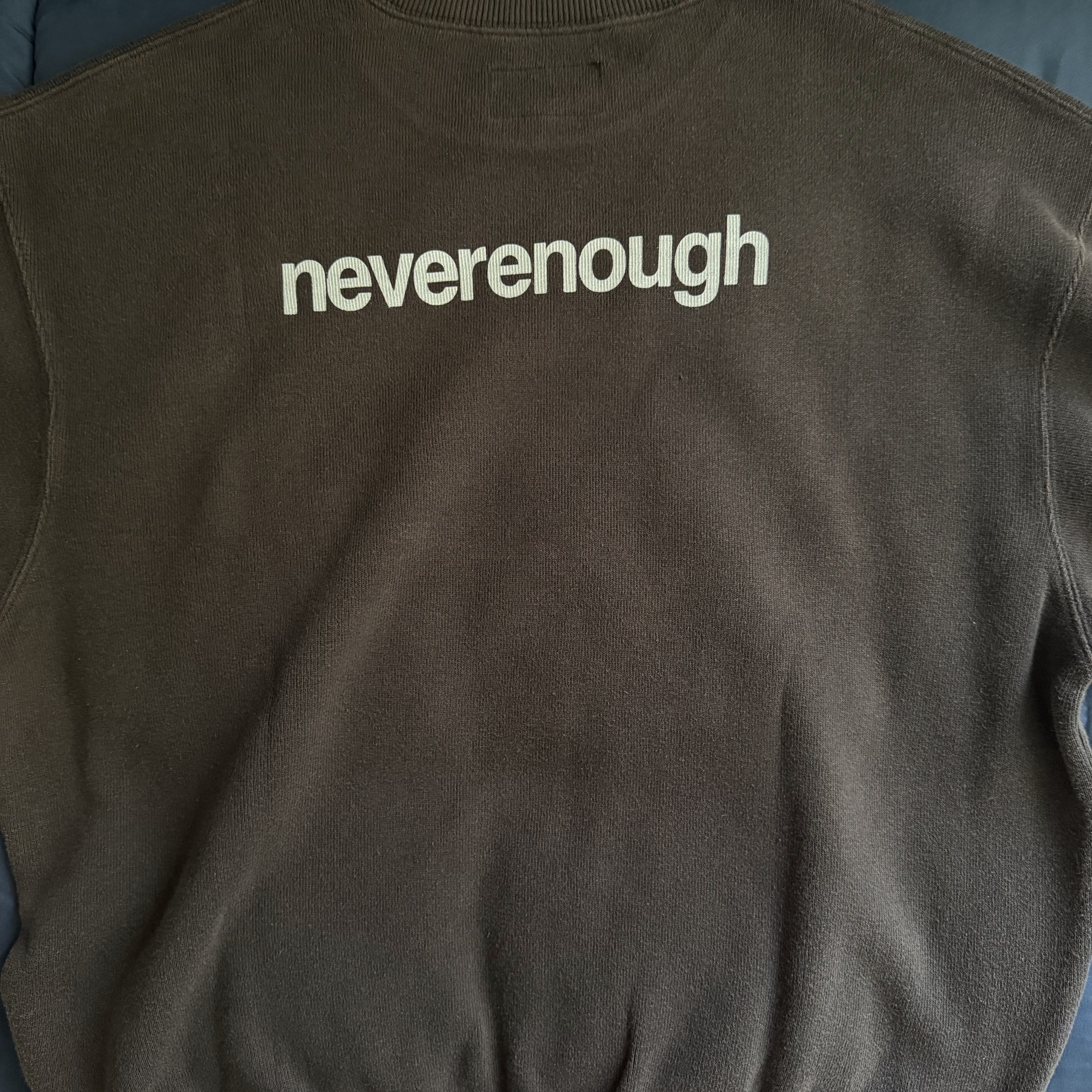 thisisneverthat x Fragment Design Crewneck Off Black 착용 스타일 - 4