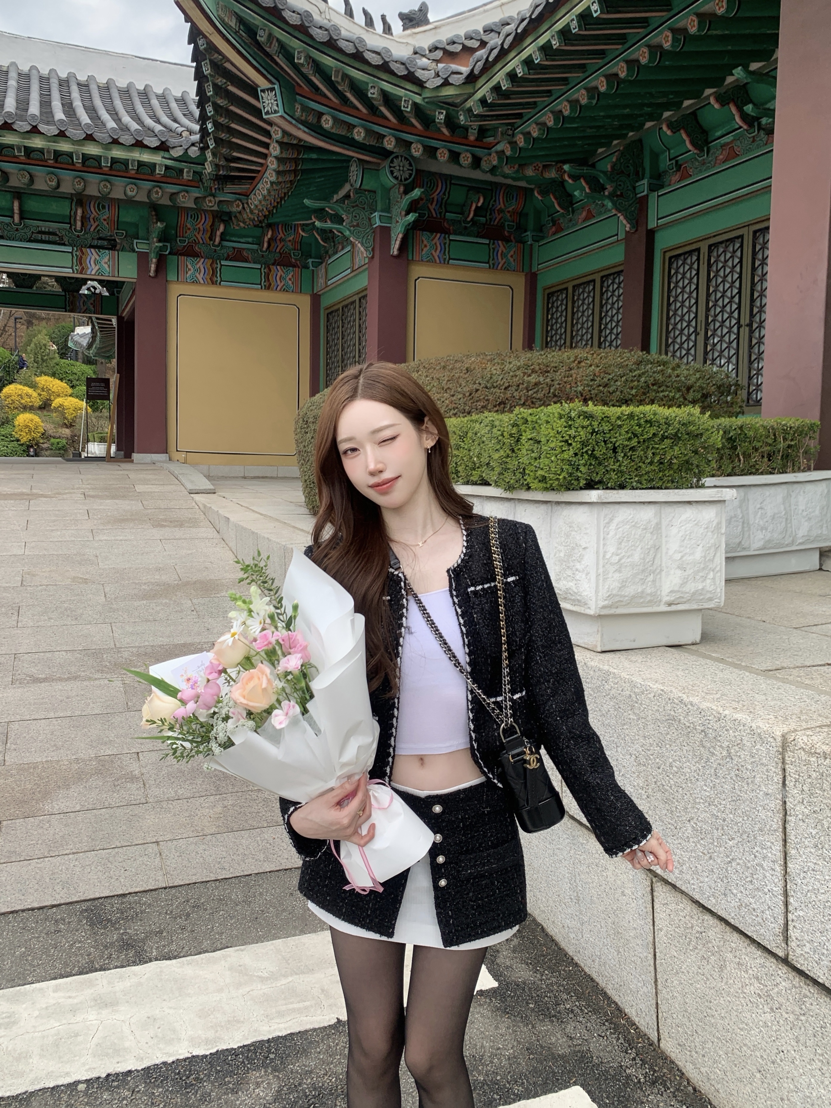 Chanel Gabrielle Small Hobo Bag Aged Calfskin & Gold Black 착용 스타일