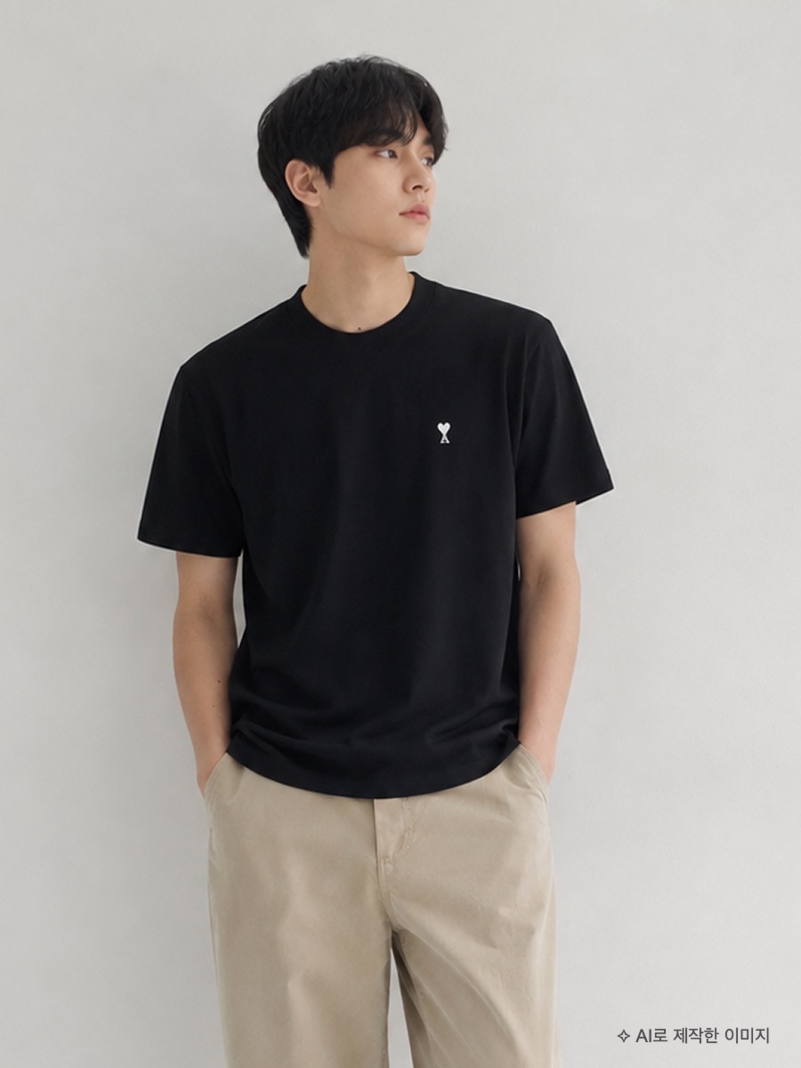 [25% 쿠폰] AMI Black Cotton Ami De Coeur T-Shirt Black White Cream, [25% 쿠폰] AMI Black Cotton Ami De Coeur T-Shirt Black White Cream 착용 스타일