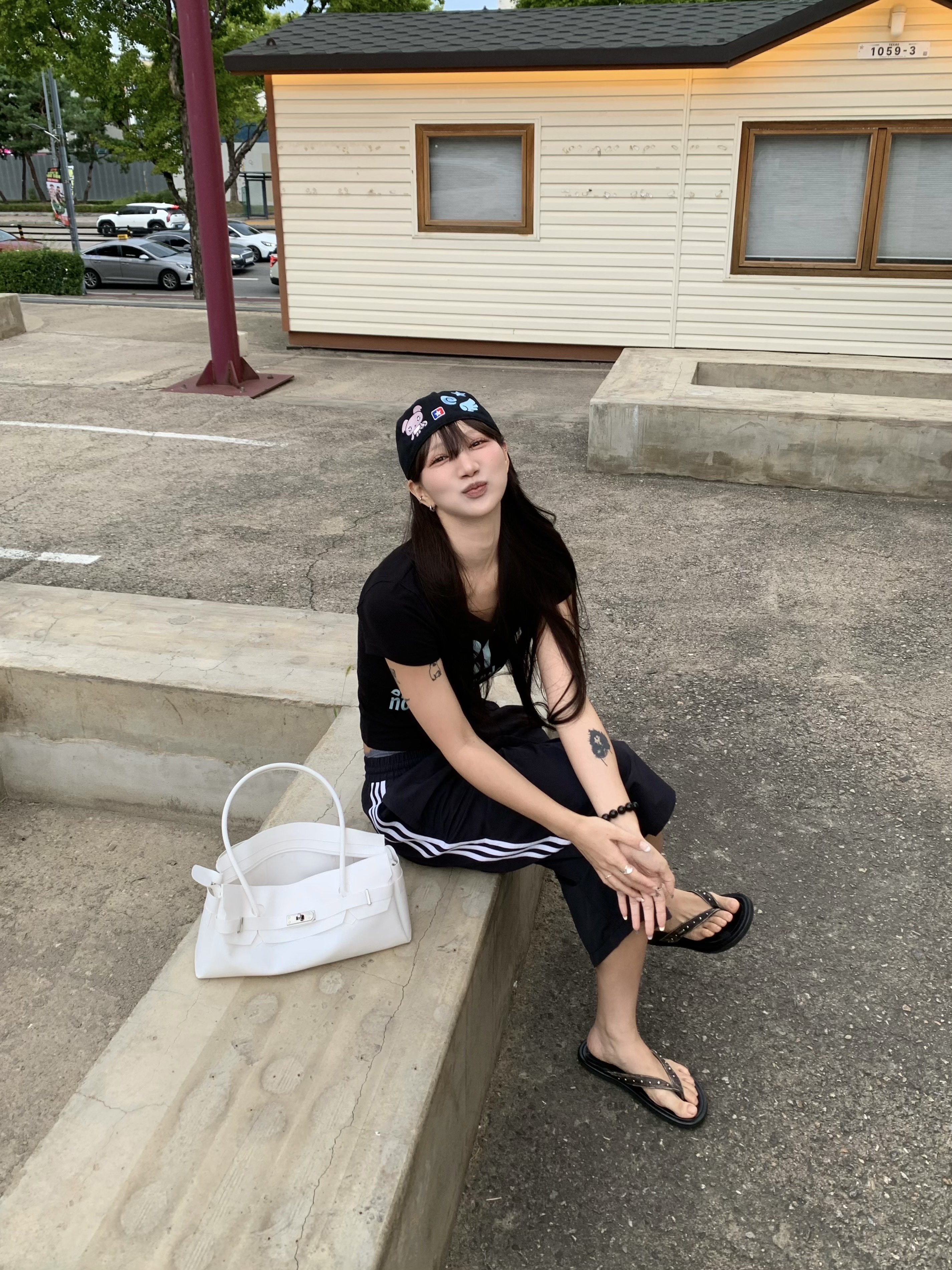 venhit MRT Vivid U-Neck Slim Fit Short Sleeve T-Shirt Black, venhit ECA Puppy Star Cap 착용 스타일 - 7