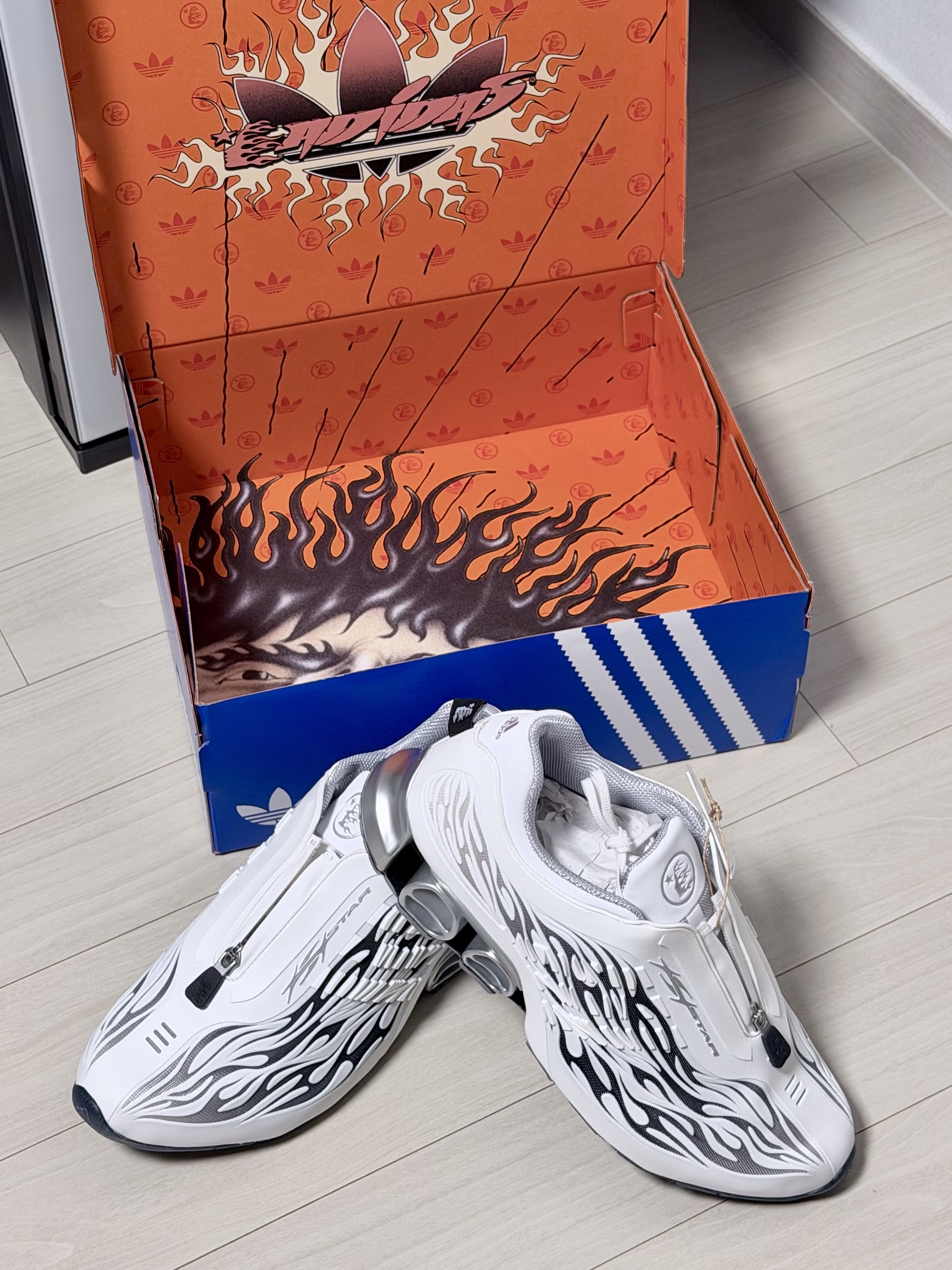 Adidas x Hellstar Megaride S2 Off White Core Black 착용 스타일