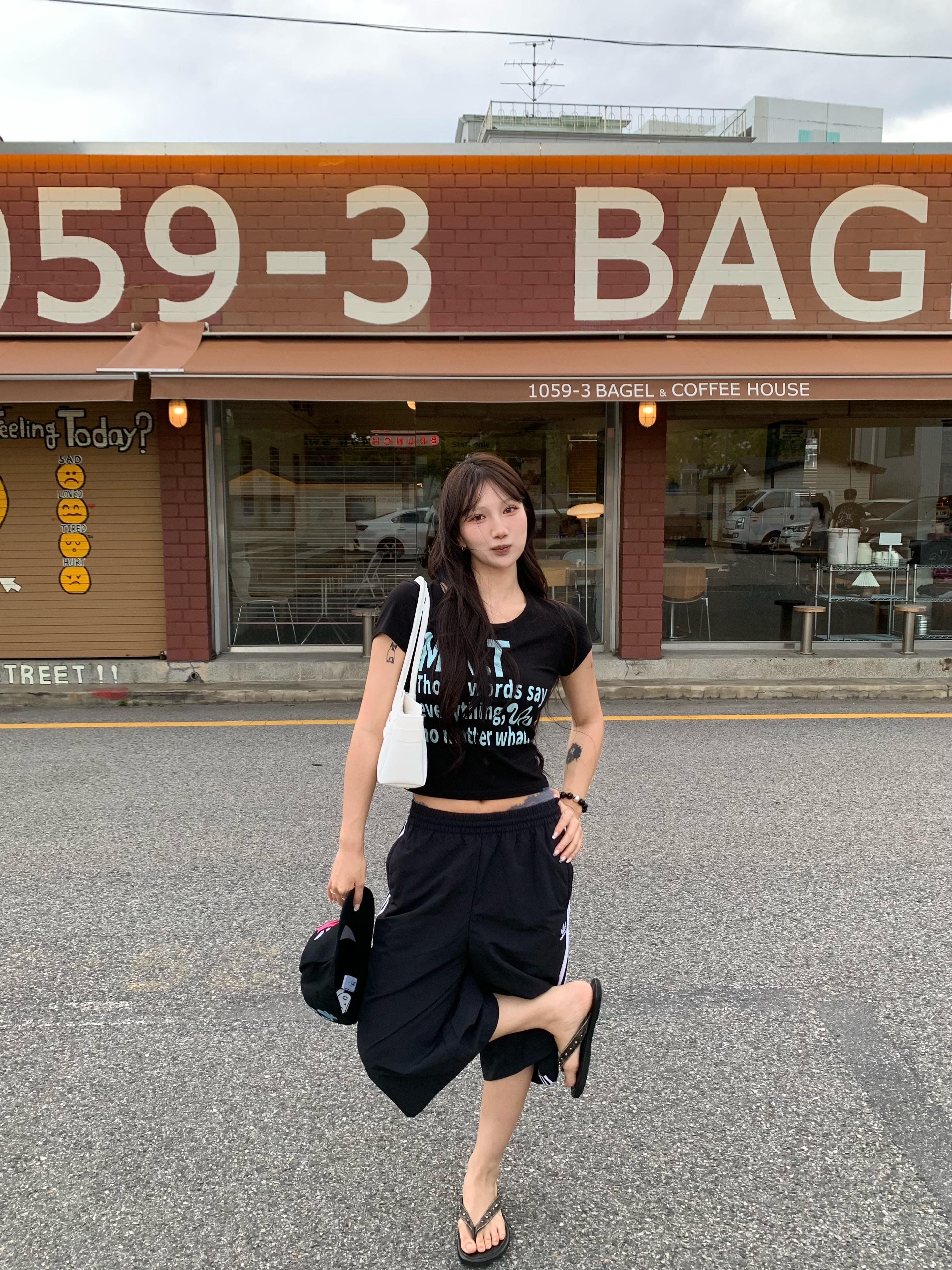 venhit MRT Vivid U-Neck Slim Fit Short Sleeve T-Shirt Black, venhit ECA Puppy Star Cap 착용 스타일 - 2