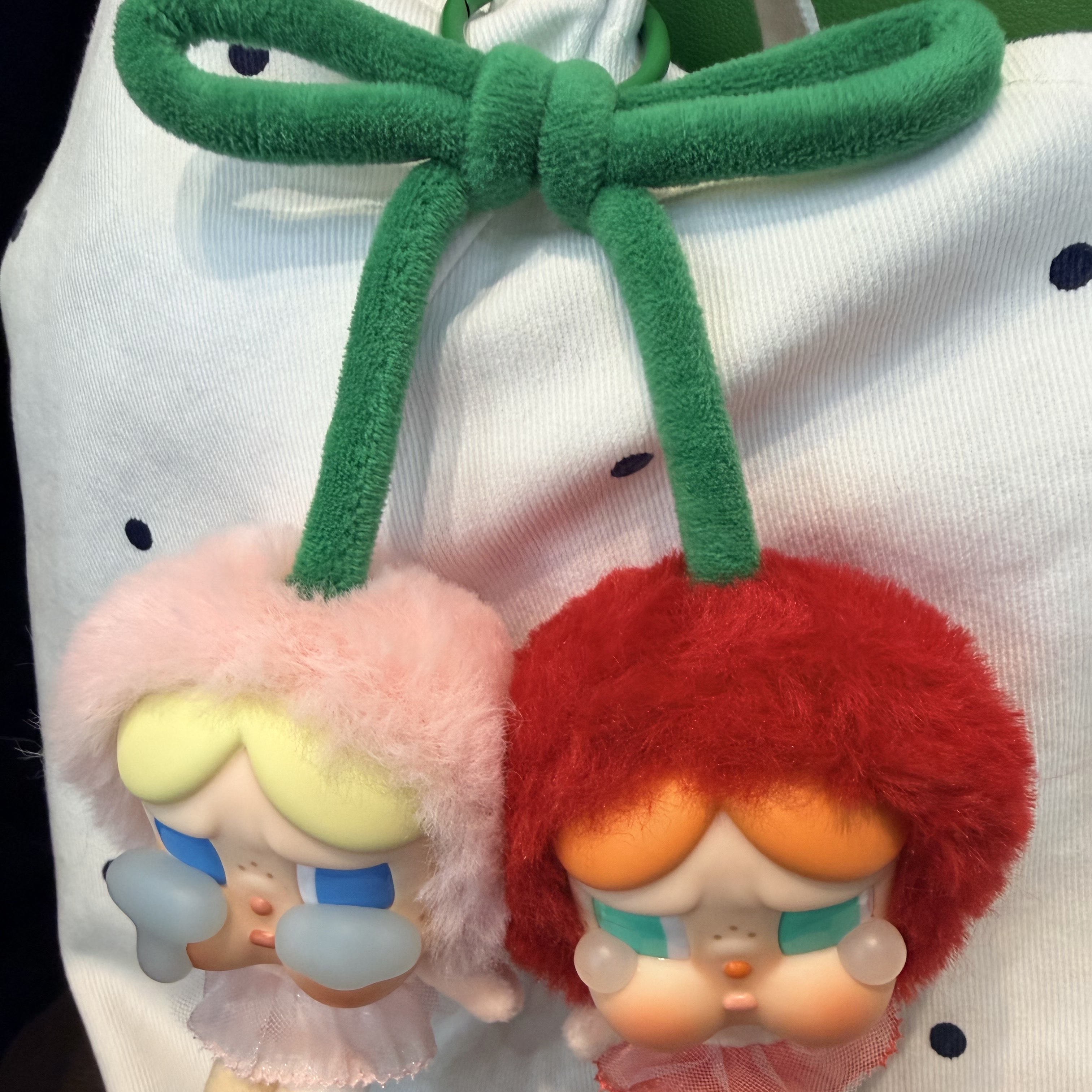 Pop Mart Crybaby Crying For Love Series Vinyl Plush 착용 스타일