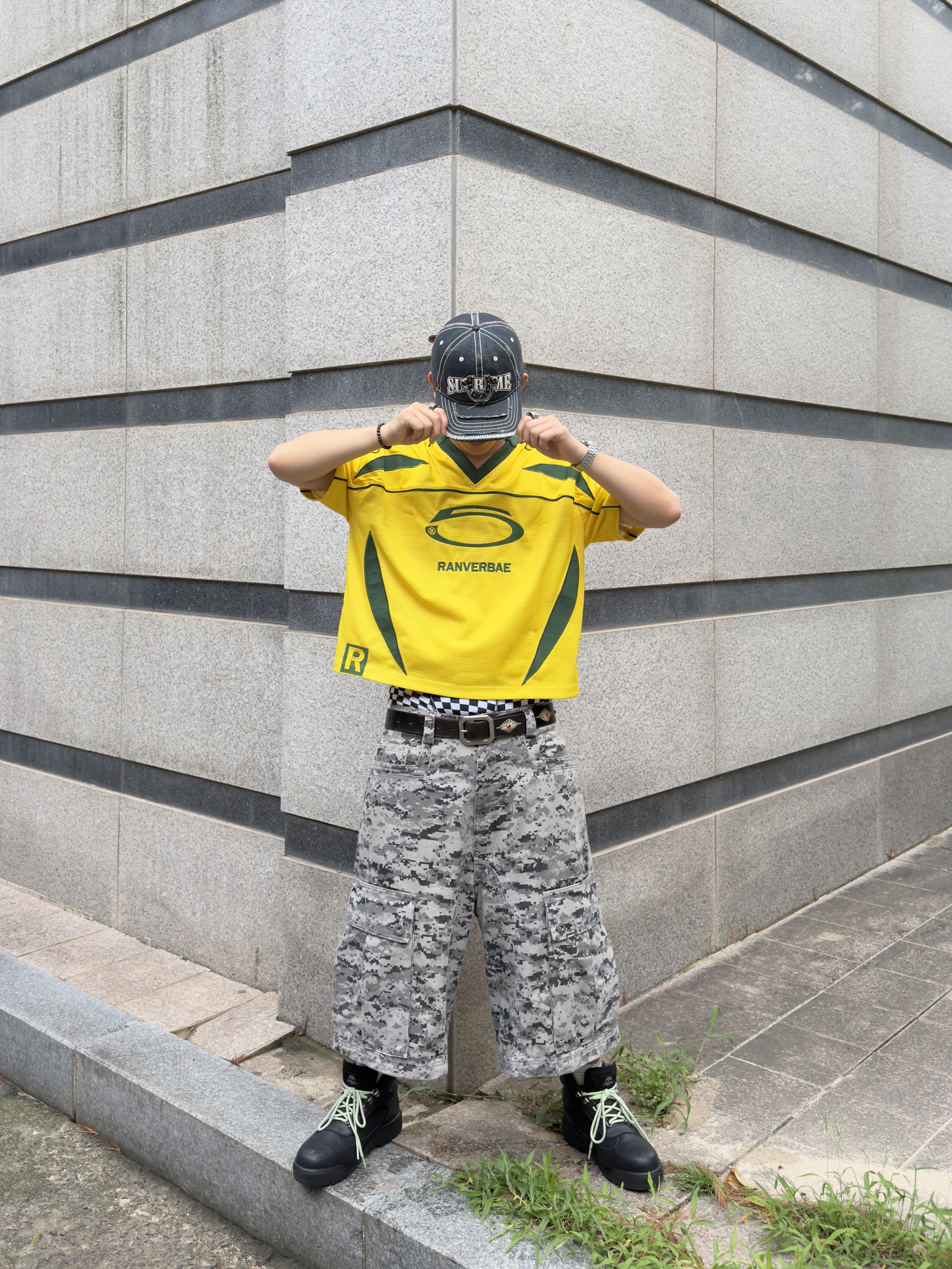 Supreme x True Religion Mesh Back 6-Panel Dirty Indigo - 25FW, Timberland x Undefeated Field Gore-Tex Boots Black 착용 스타일 - 1