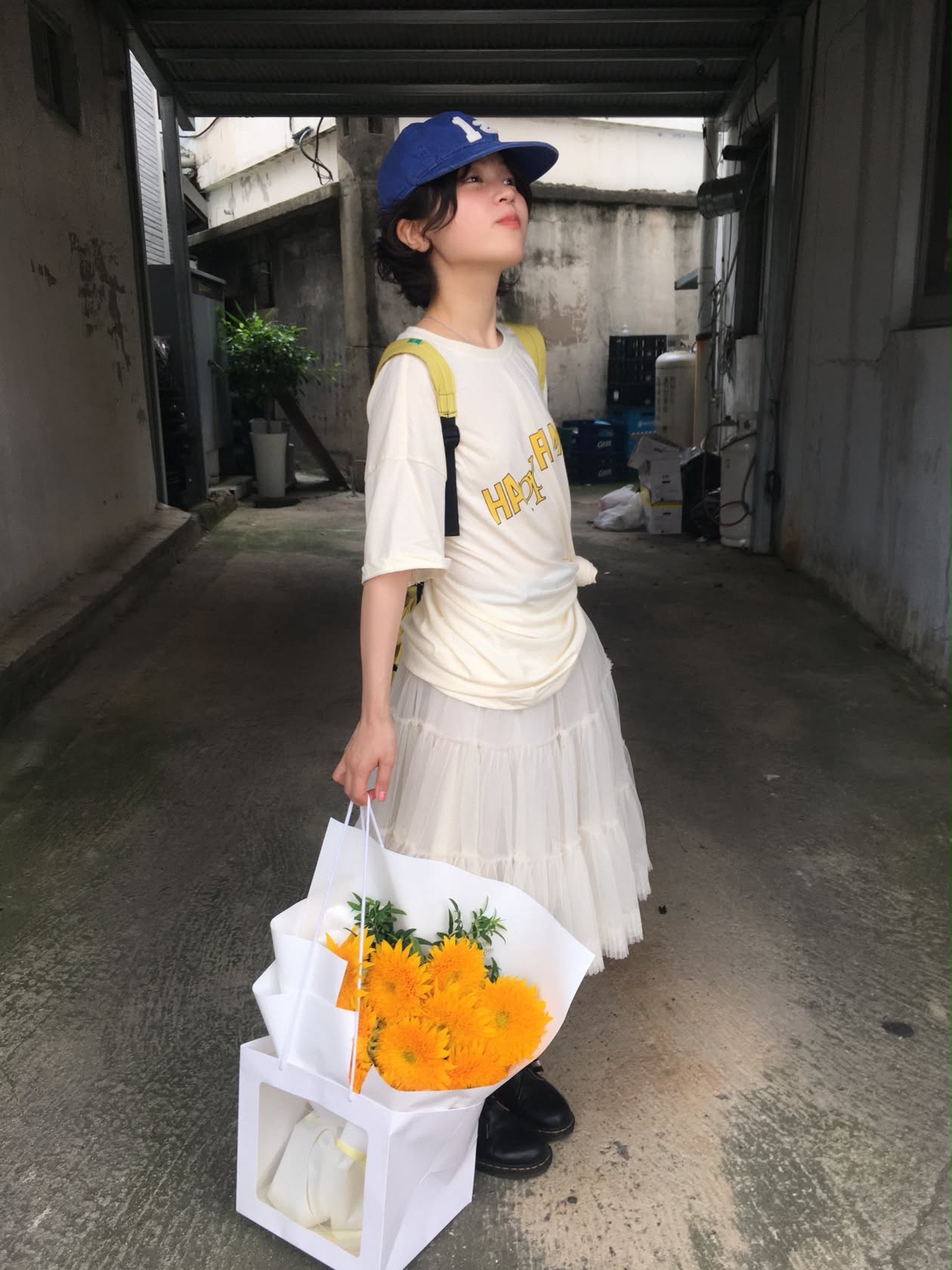 UNIVERSE GARMENT Happy Family Crop T-Shirt Ivory 착용 스타일 - 4