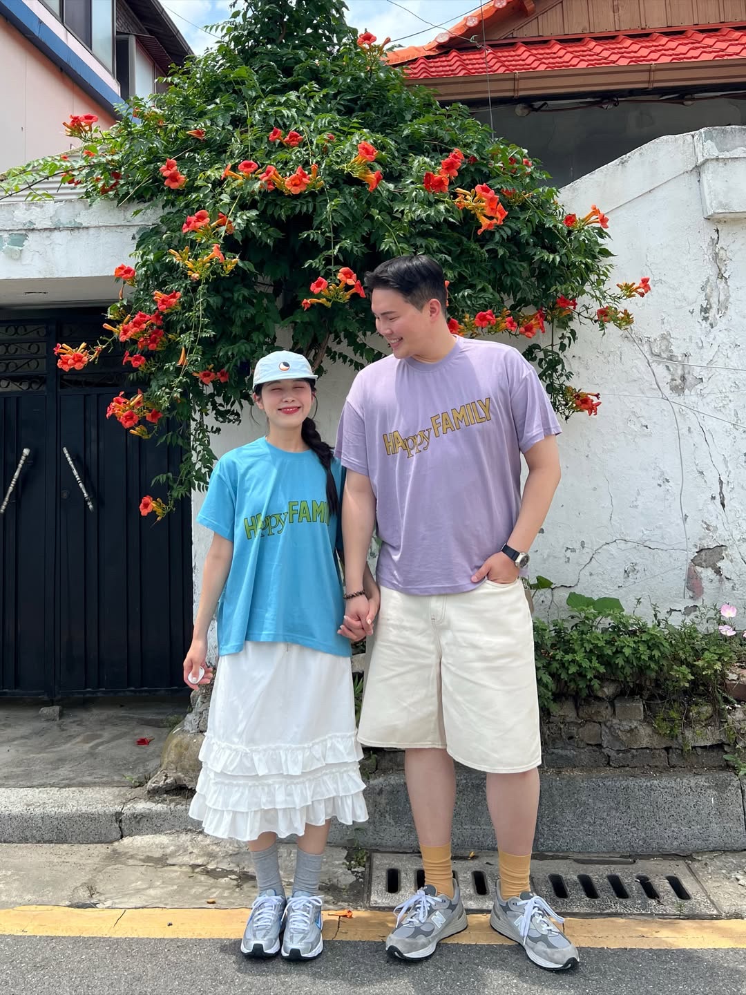 UNIVERSE GARMENT Happy Family Crop T-Shirt Blue, UNIVERSE GARMENT Happy Family Crop T-Shirt Purple 착용 스타일 - 2