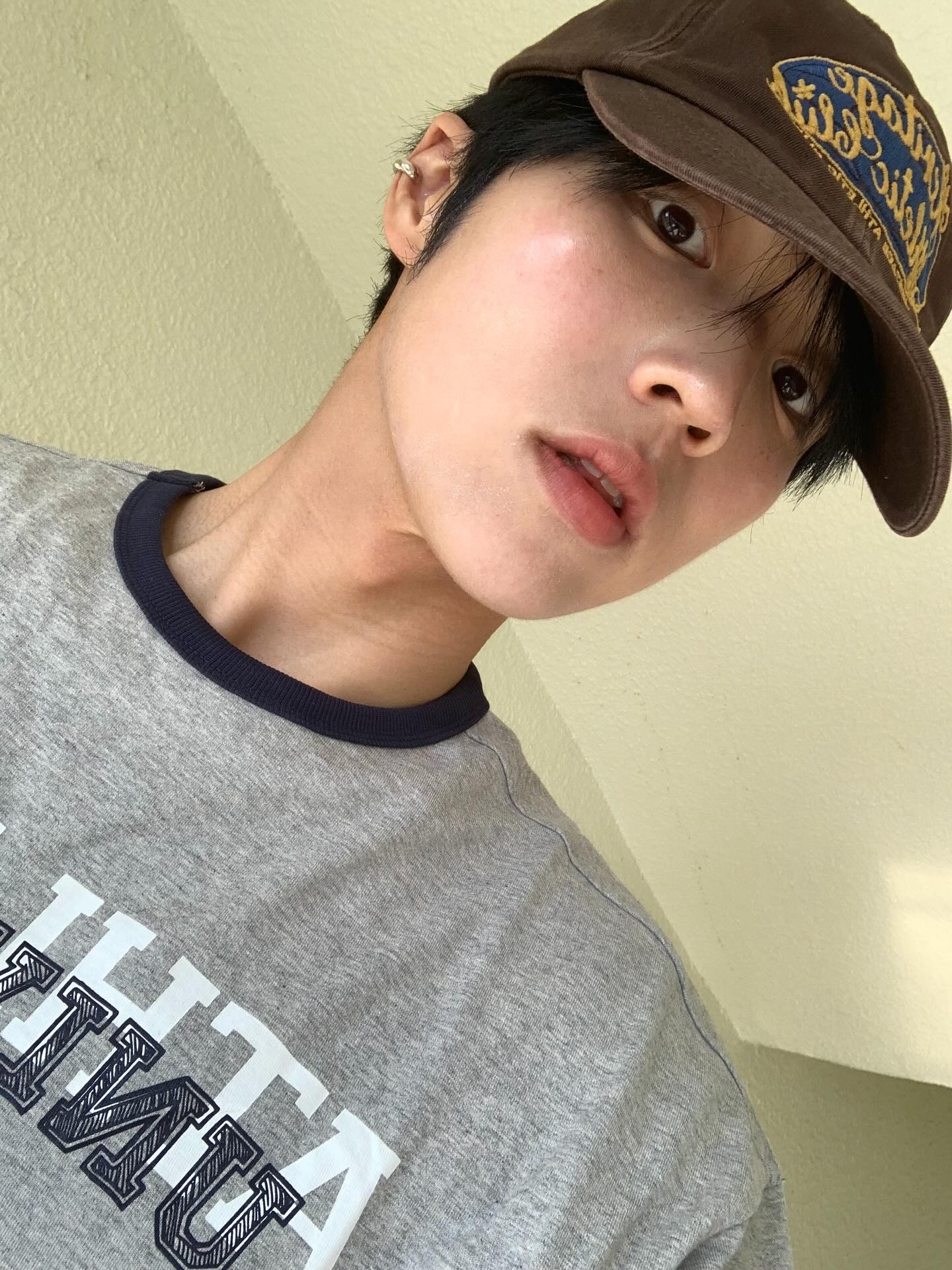UNIVERSE GARMENT UG Athletic Ringer T-Shirt Melange Grey, UNIVERSE GARMENT Universe Sign Washing Ball Cap Brown 착용 스타일 - 1