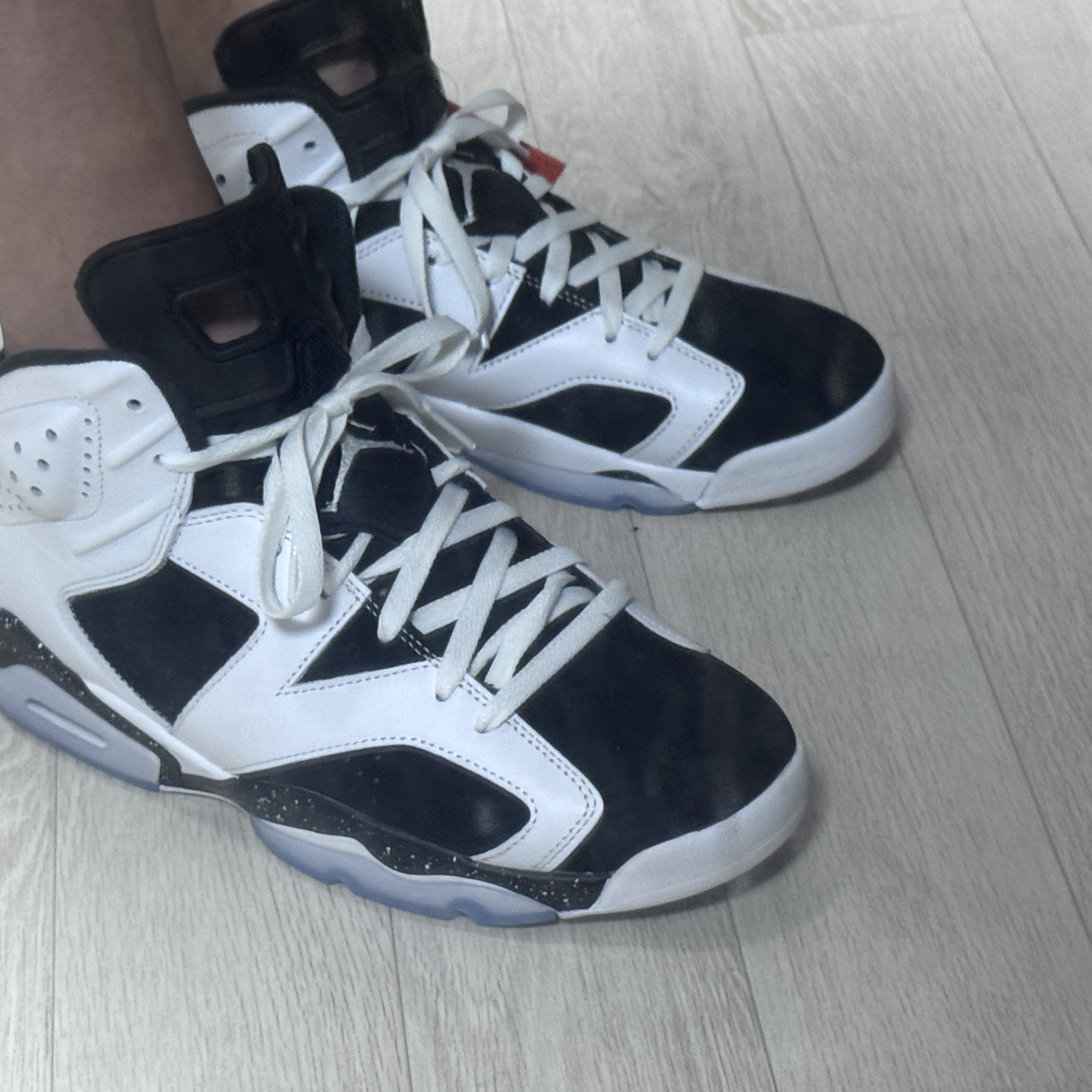Jordan 6 Black and White 착용 스타일 - 2
