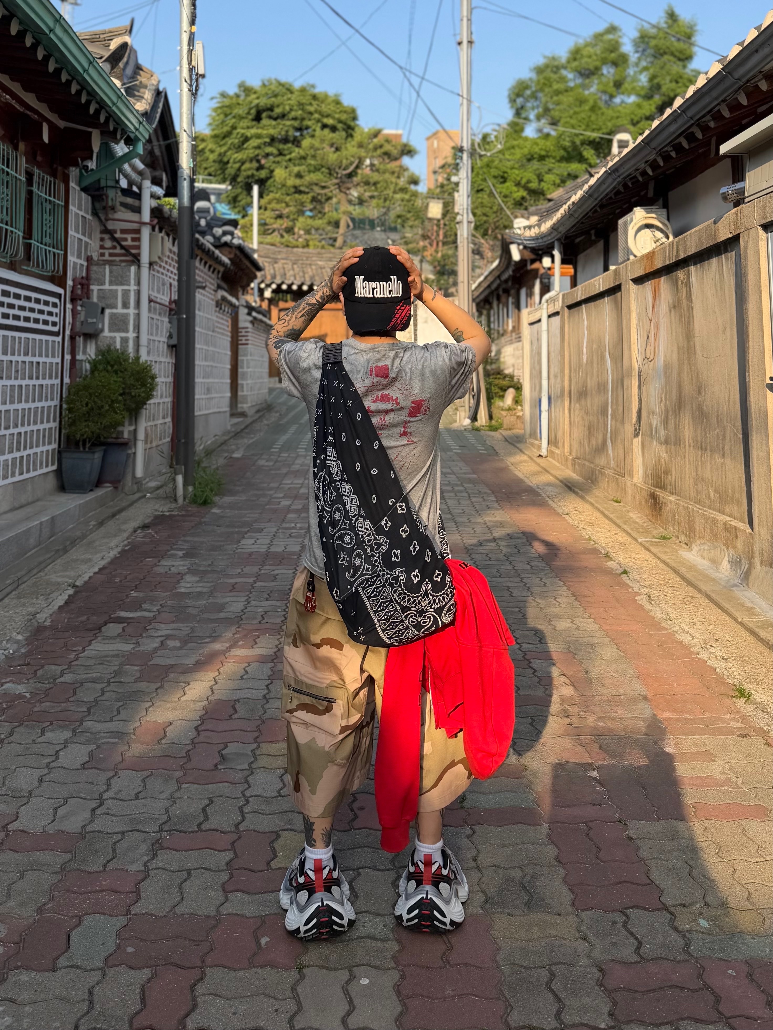 Balenciaga 10XL Sneakers Grey White Red, Wapworks Field Safety Bermuda Desert 착용 스타일 - 5