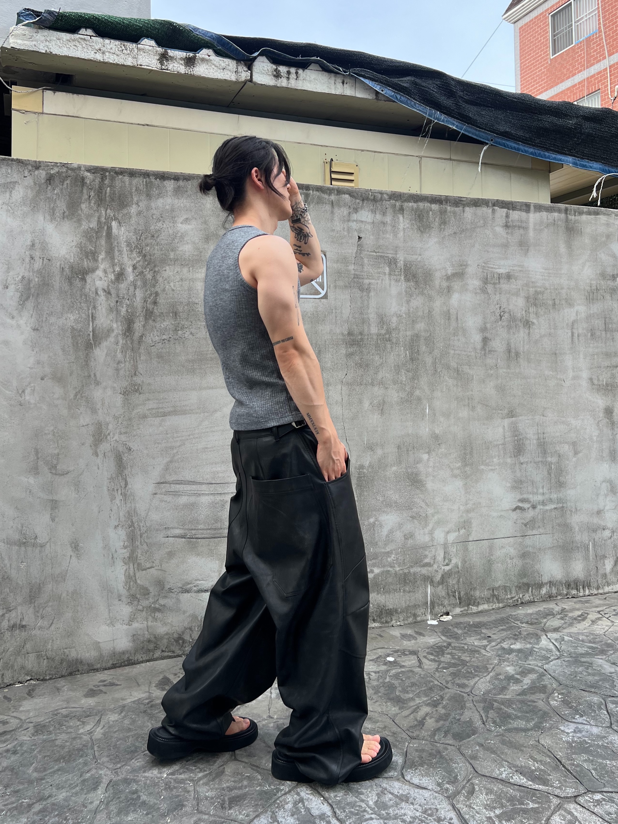 MJD x Koin Seoul 3D Knee Eco Leather Pants Black, Hono Report Leaf Bracelet 착용 스타일 - 7