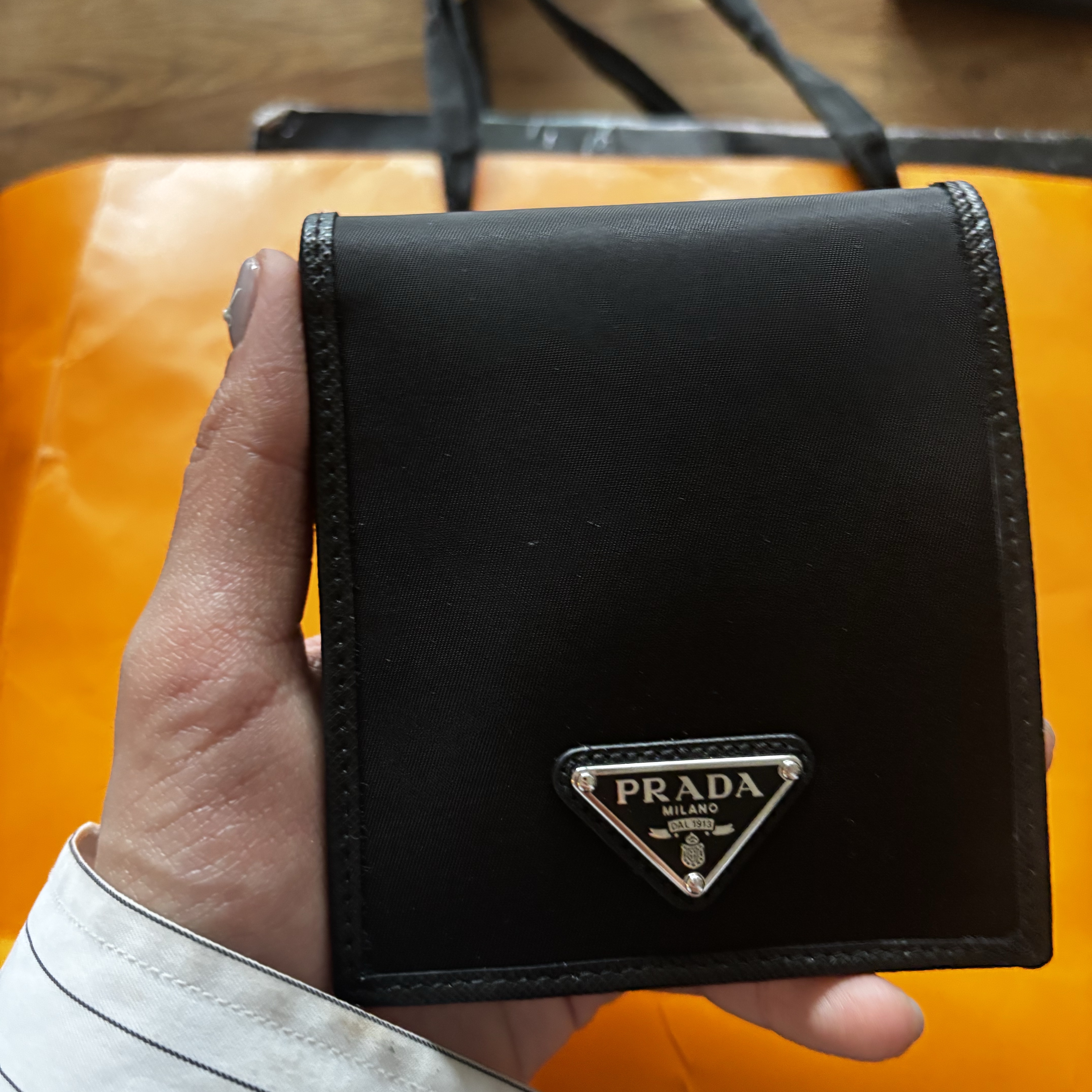 Prada Re-Nylon Wallet Black, Prada Re-Nylon Gabardine Tie Black 착용 스타일 - 4