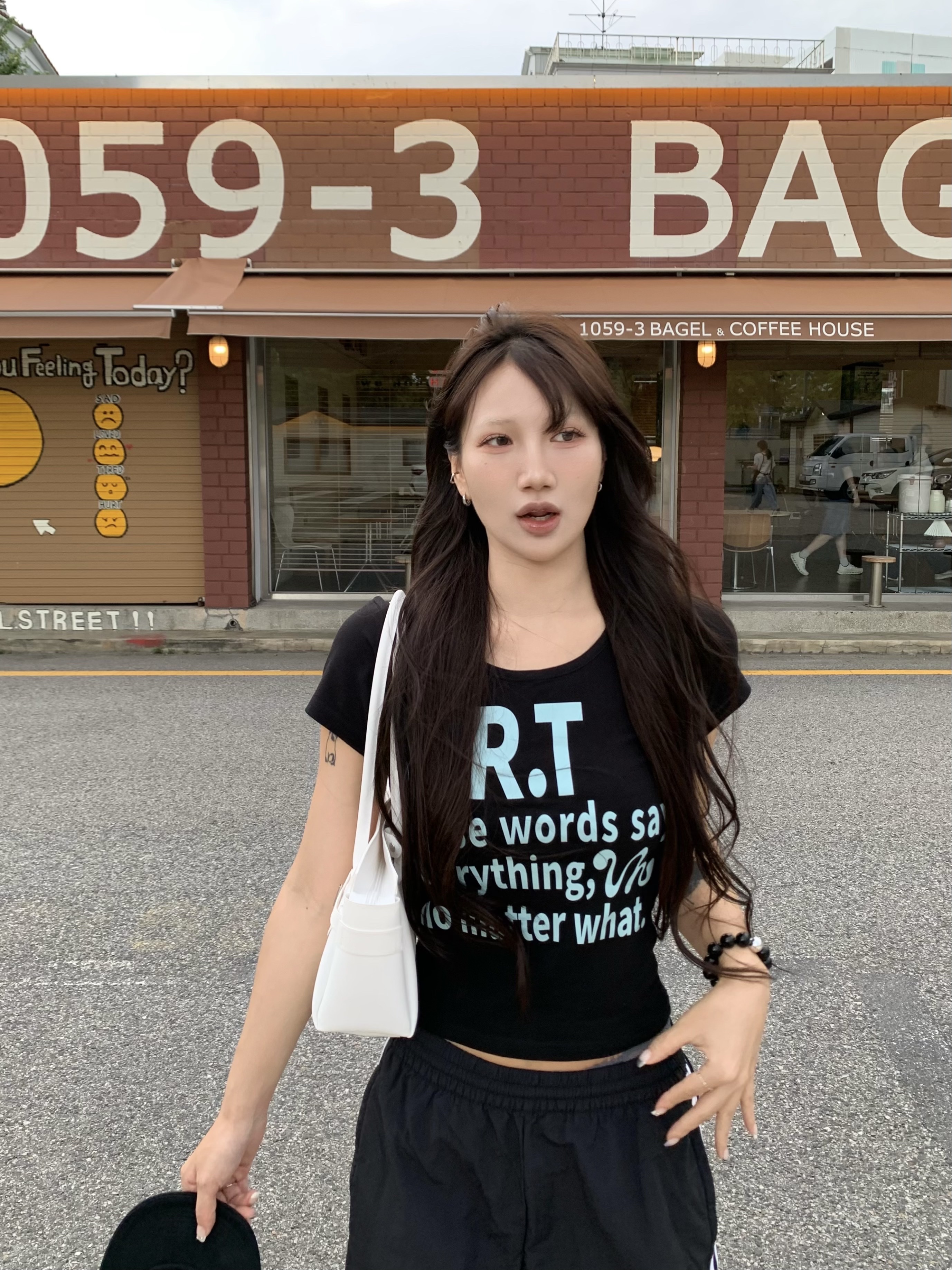 venhit MRT Vivid U-Neck Slim Fit Short Sleeve T-Shirt Black, venhit ECA Puppy Star Cap 착용 스타일 - 3