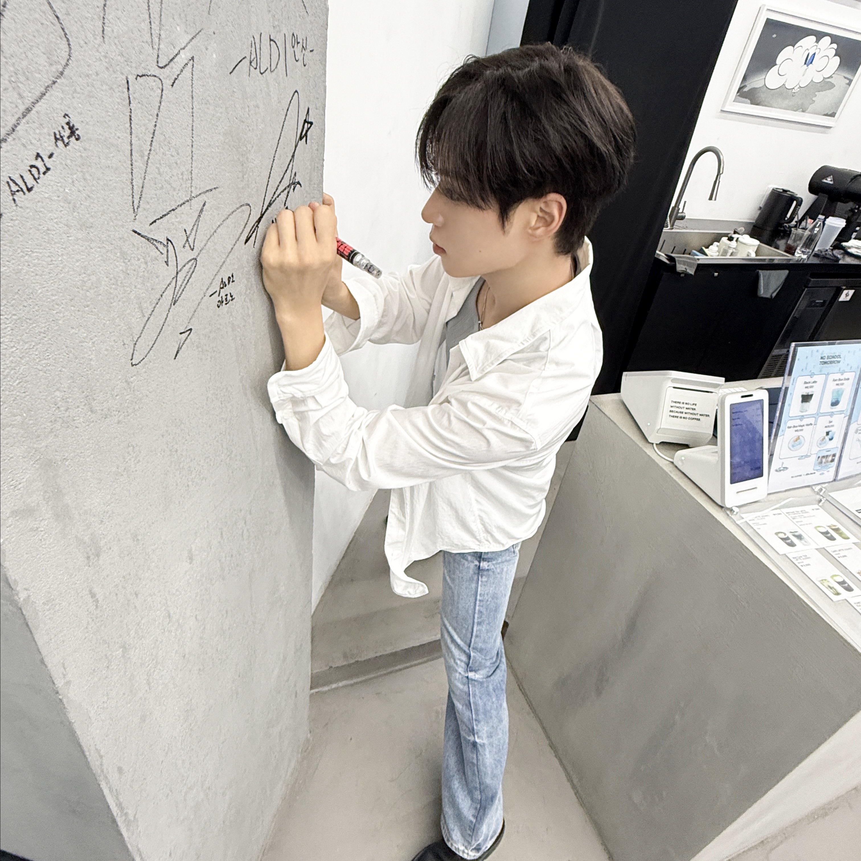 Nonnod Wire Viscose Shirt White 착용 스타일 - 1