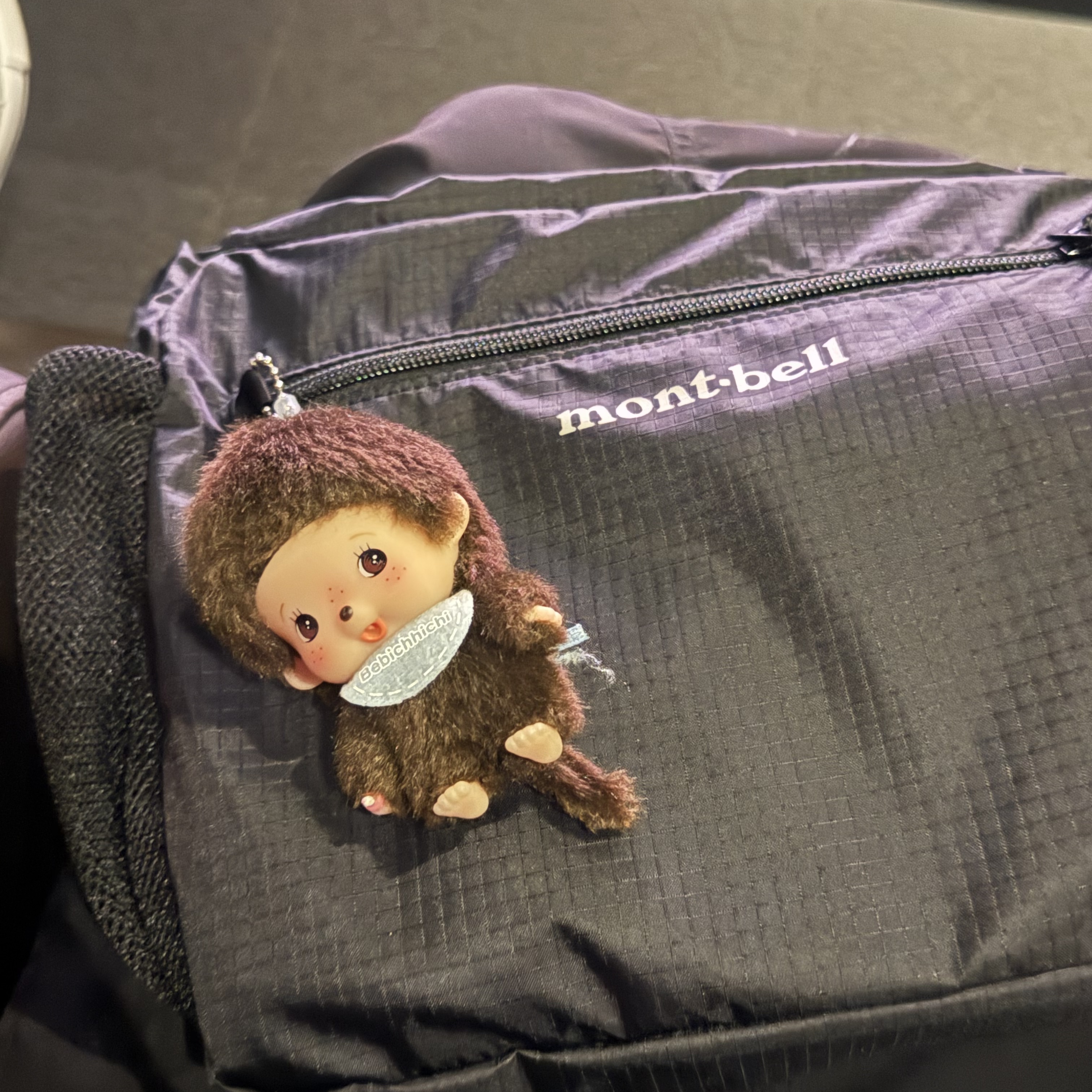 Montbell Pocketable Light Shoulder Bag Small Black 착용 스타일