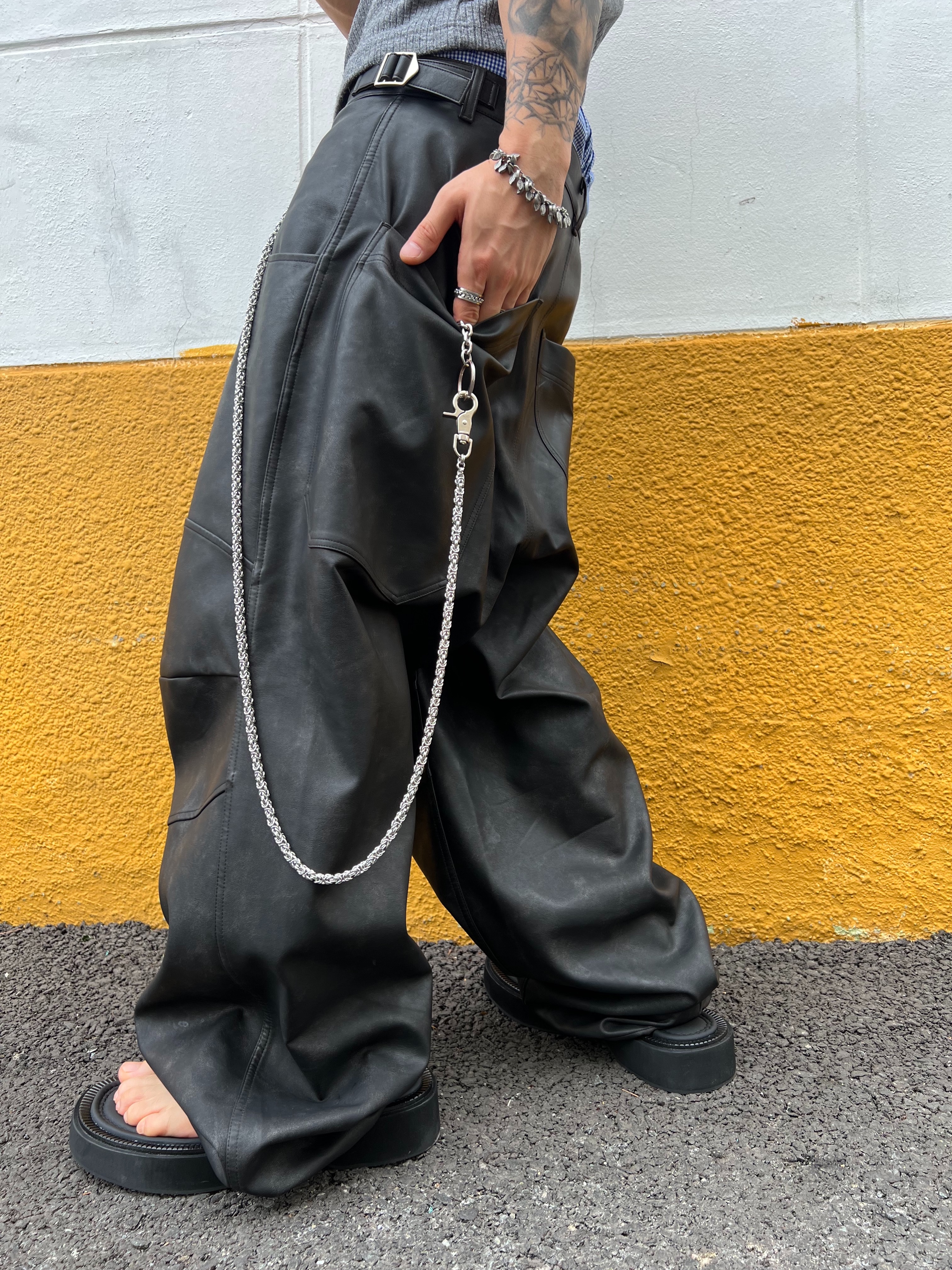 MJD x Koin Seoul 3D Knee Eco Leather Pants Black, Hono Report Leaf Bracelet 착용 스타일 - 8