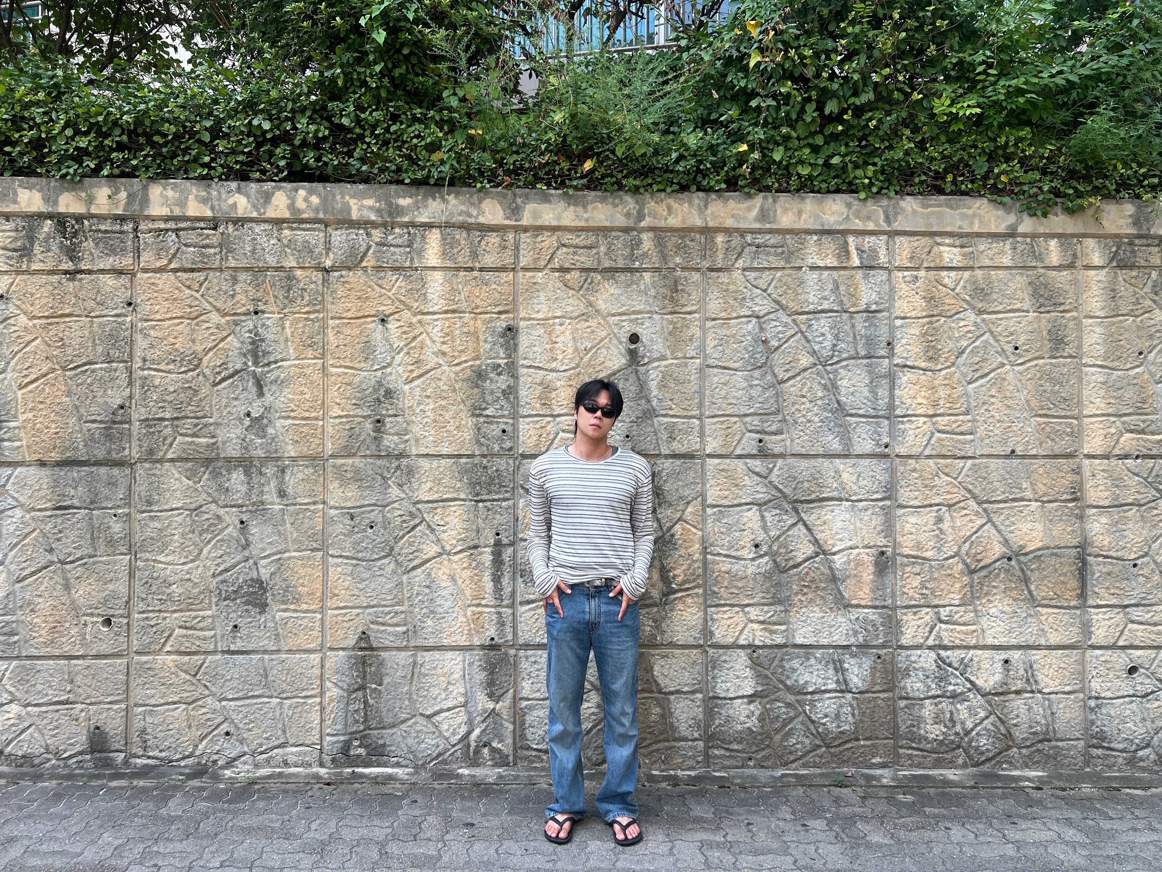 ARCHIES Arch Support Flip Flops Black, AX CONNECTION Light Snake Texture Belt Beige 착용 스타일