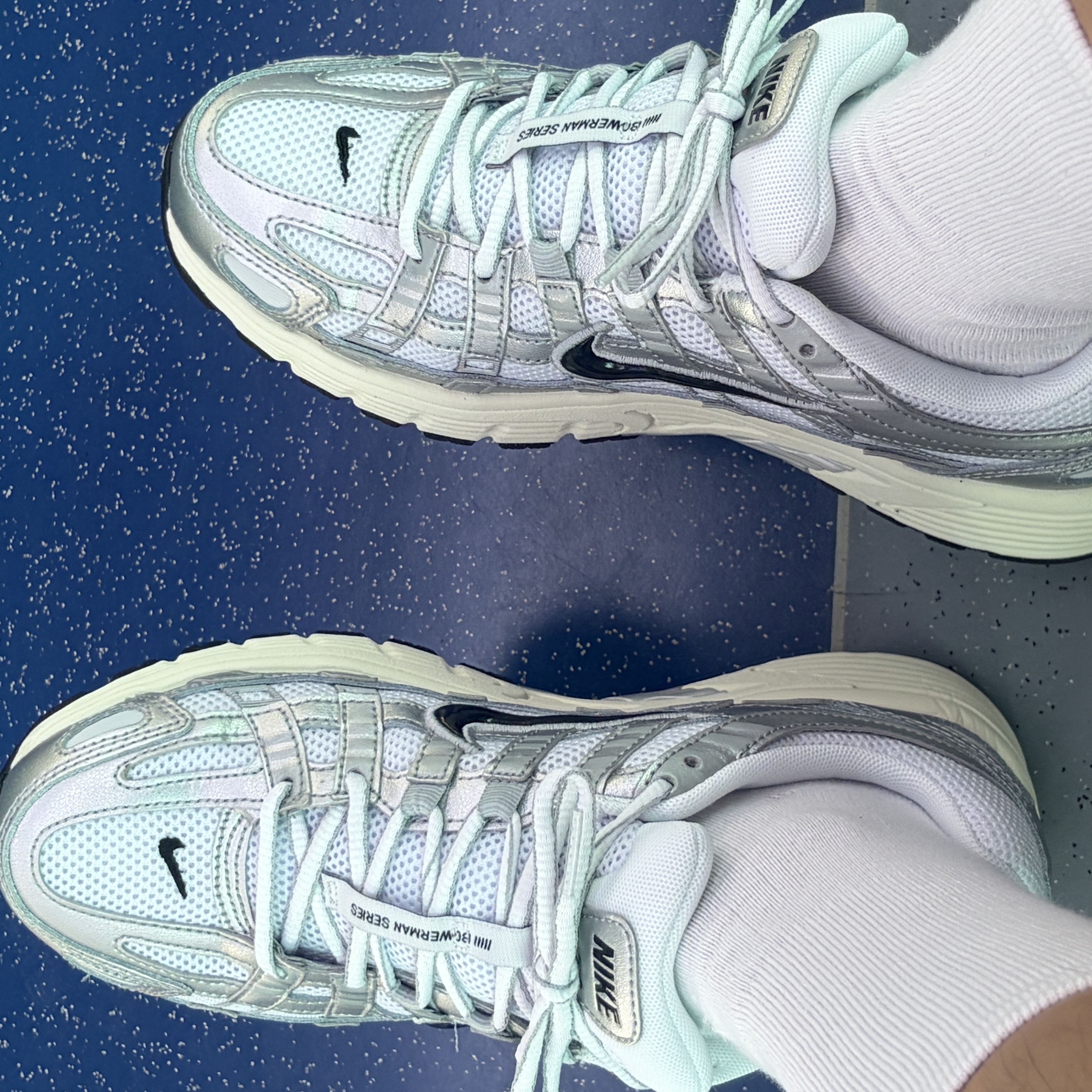 Nike P-6000 White Metallic Silver 착용 스타일