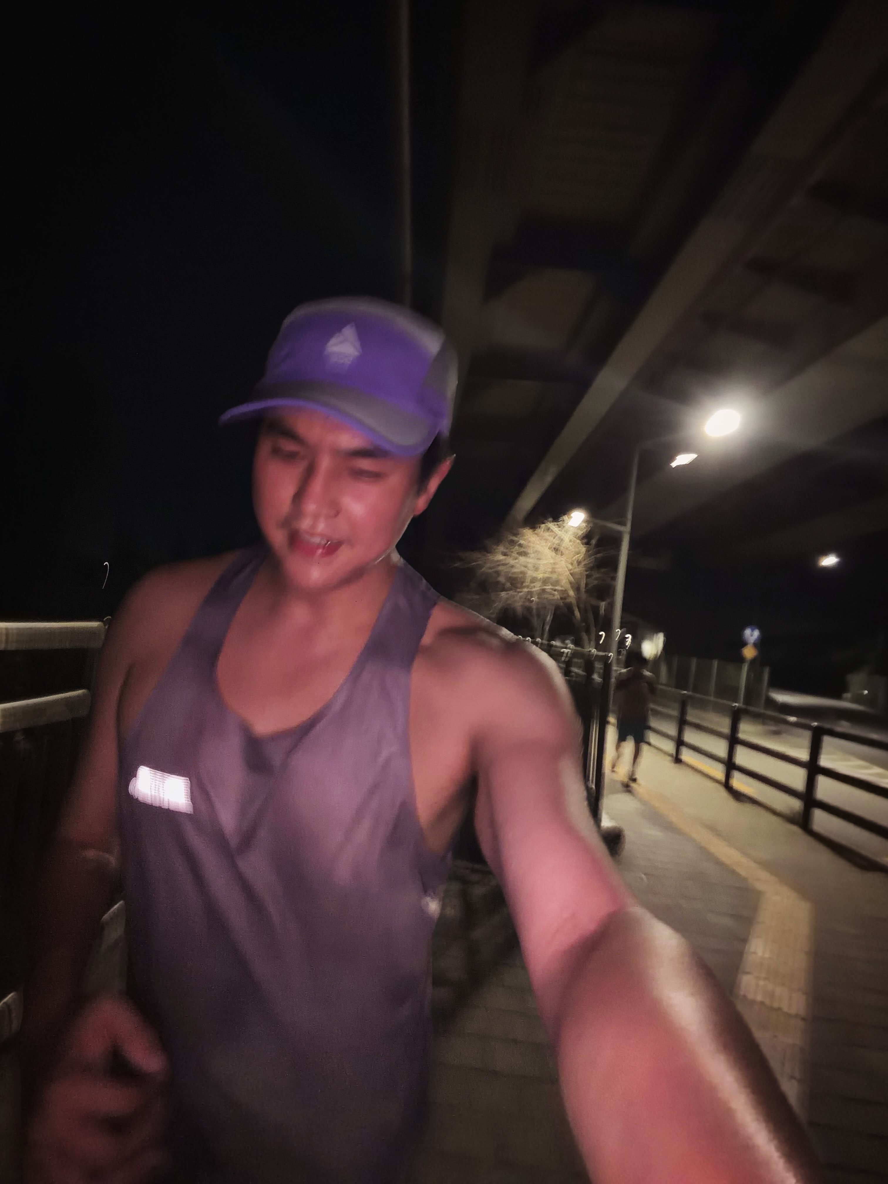 [KREAM 단독] runwhither Race Seamless Singlet Cocoa 착용 스타일
