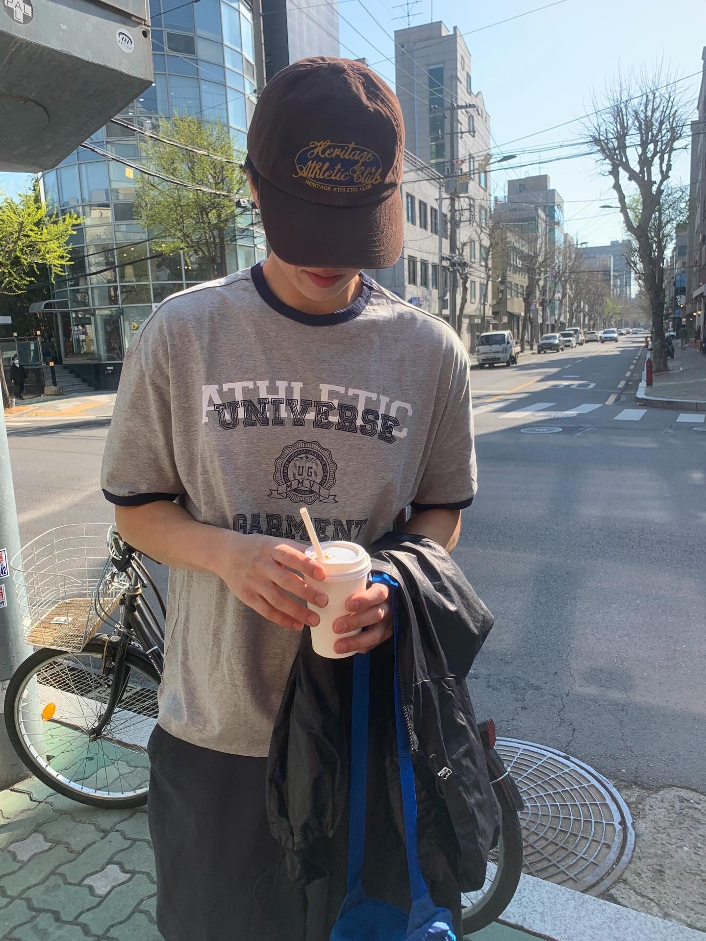 UNIVERSE GARMENT UG Athletic Ringer T-Shirt Melange Grey, UNIVERSE GARMENT Universe Sign Washing Ball Cap Brown 착용 스타일 - 2