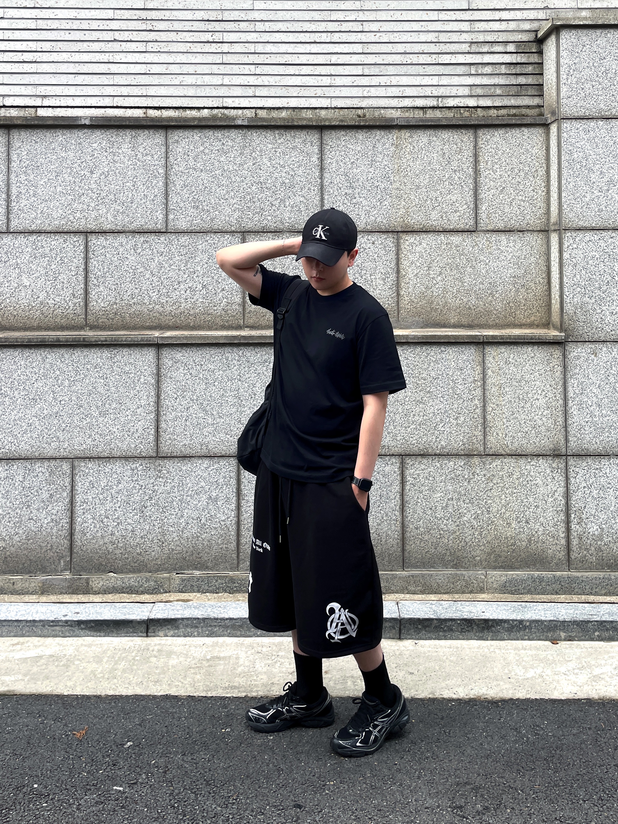 Asics GT-2160 Black Pure Silver, Calvin Klein CKJ Monogram Embroidery Ball Cap Black 착용 스타일