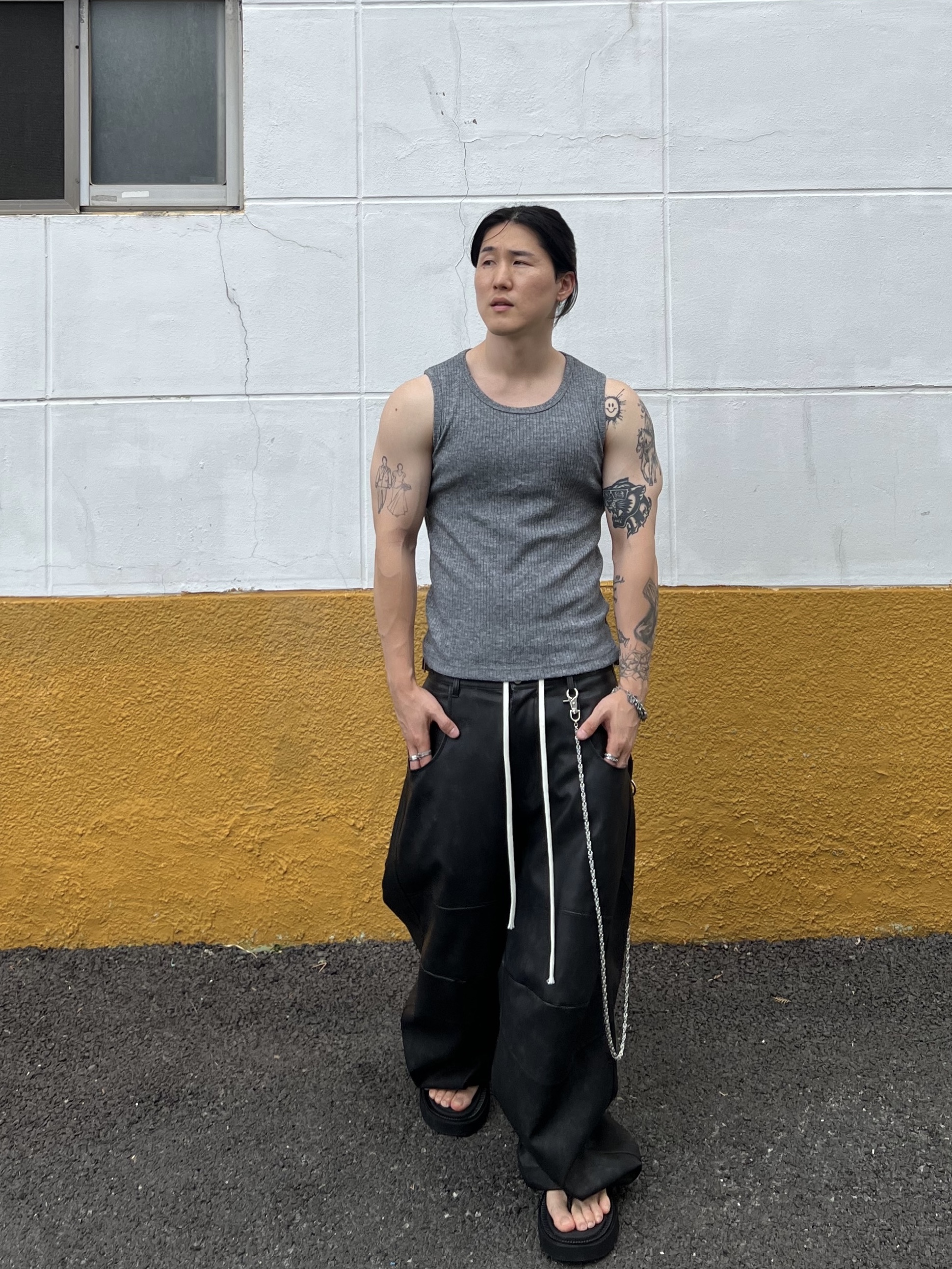MJD x Koin Seoul 3D Knee Eco Leather Pants Black, Hono Report Leaf Bracelet 착용 스타일 - 4