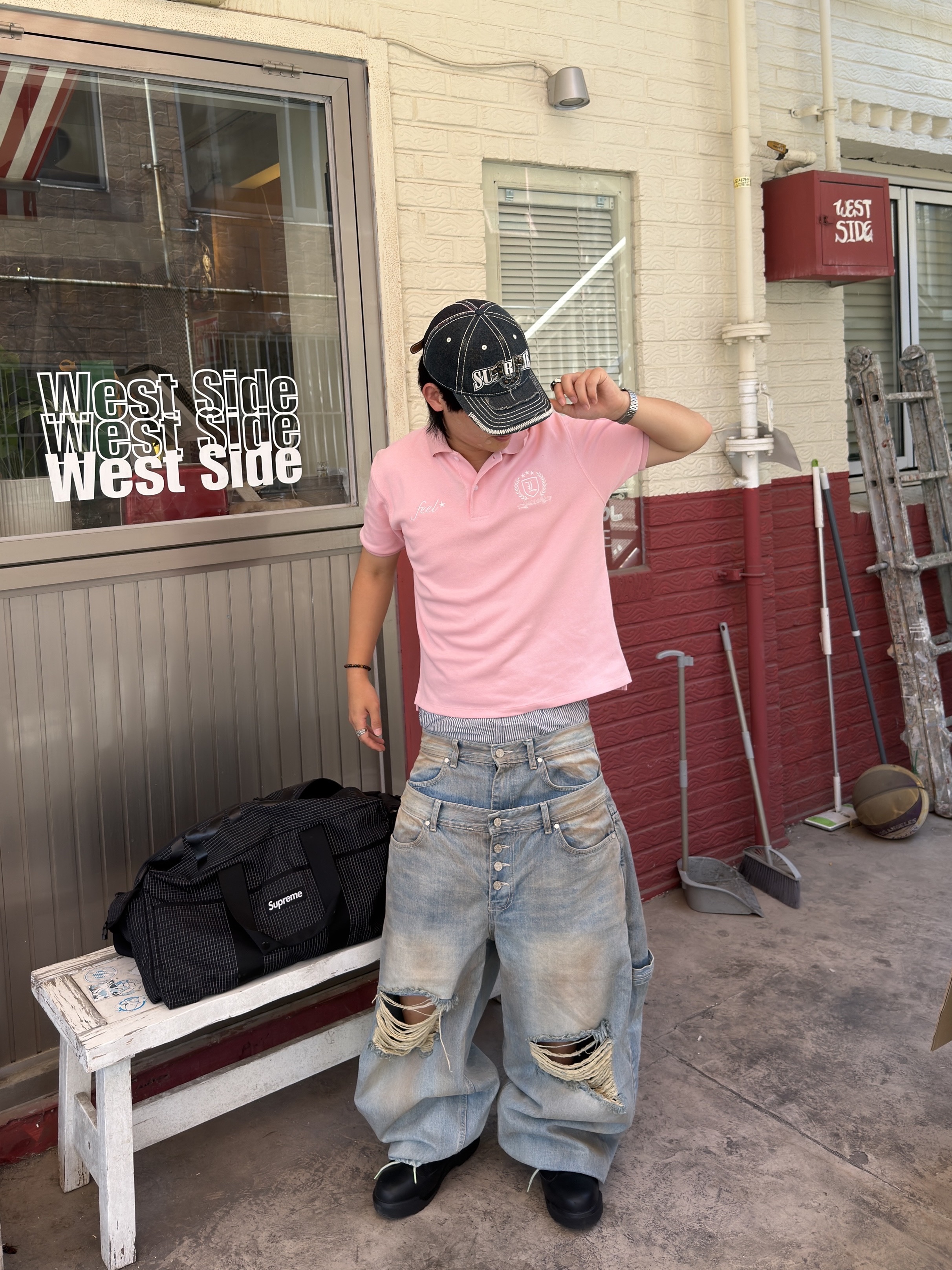I FEEL LUCKY Double Waist Carpenter Pants Light Blue, I FEEL LUCKY Lucky Koin Polo Shirt Pink 착용 스타일 - 1