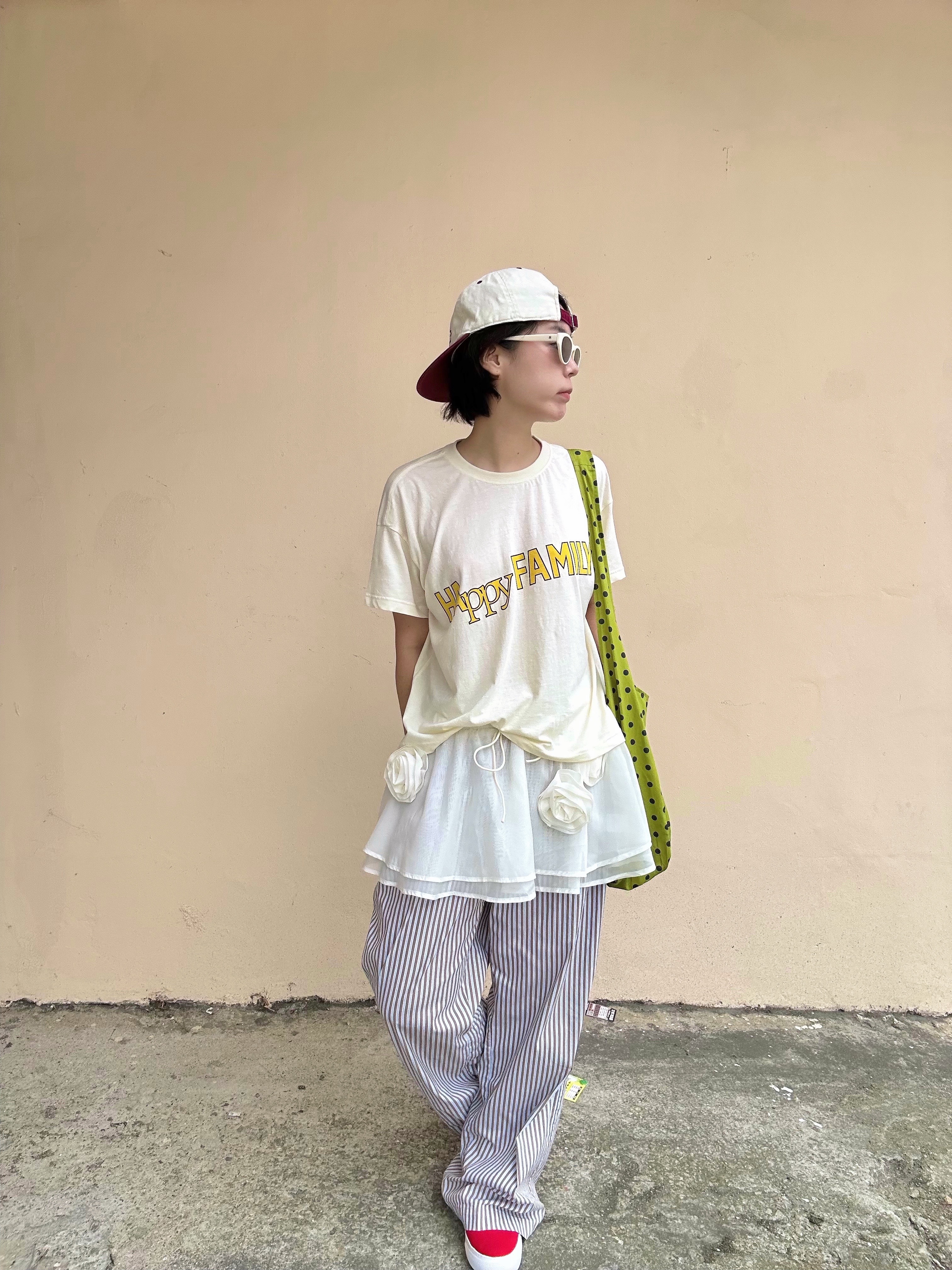 UNIVERSE GARMENT Happy Family Crop T-Shirt Ivory 착용 스타일 - 5