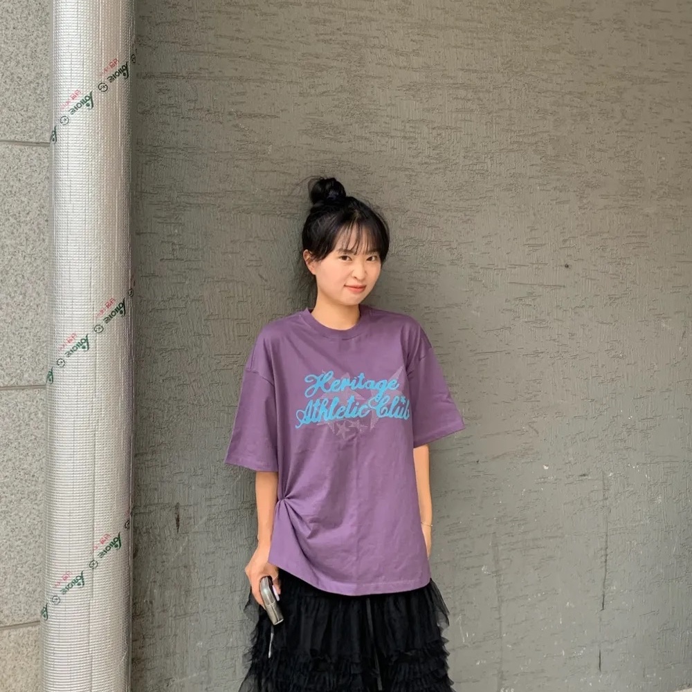 UNIVERSE GARMENT HAC Print T-Shirt Purple 착용 스타일 - 1