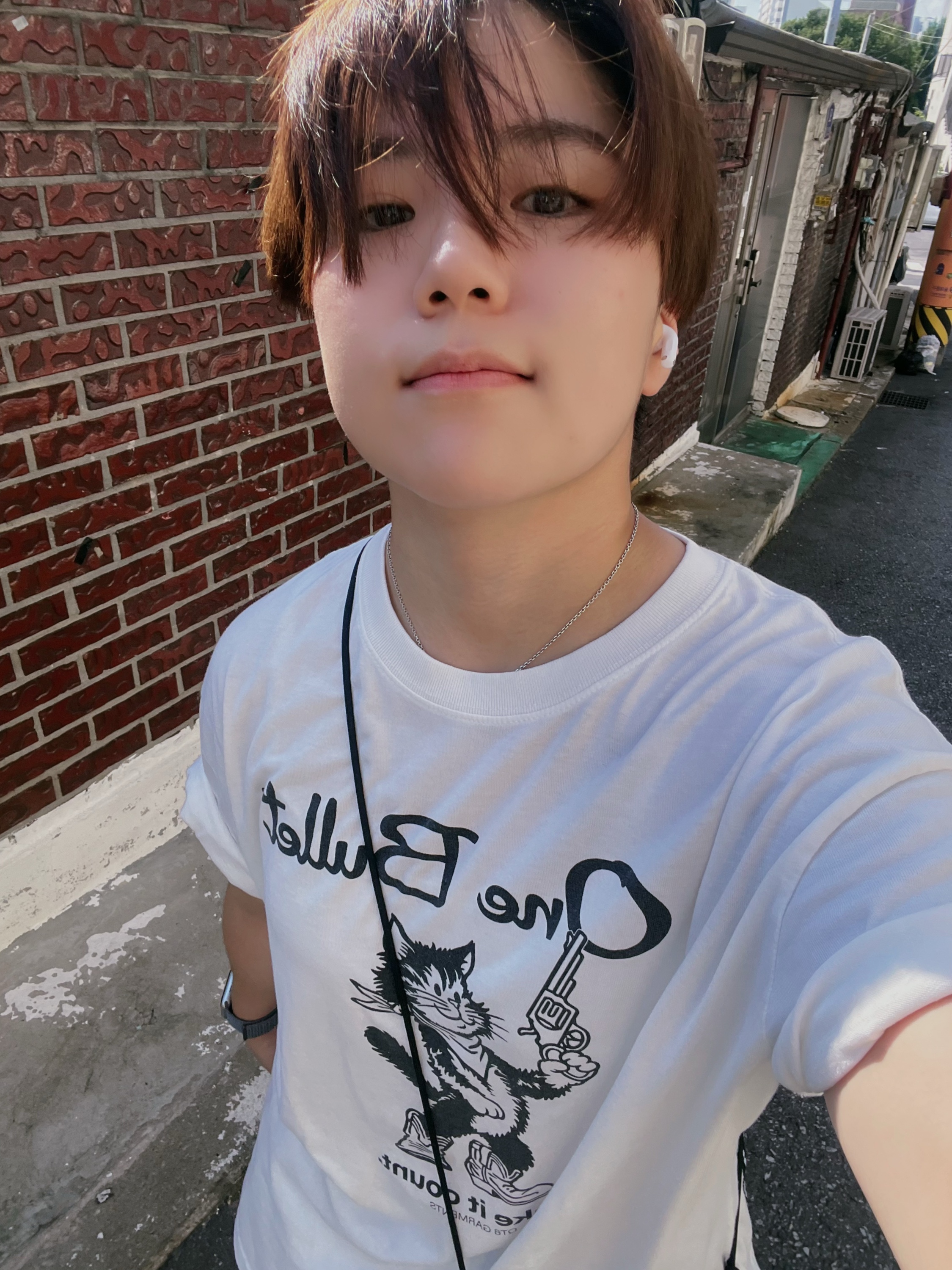QT8 GARMENTS One Bullet Washed Tee Ivory, QT8 GARMENTS Dumpling House Washed Tee Yellow 착용 스타일 - 1