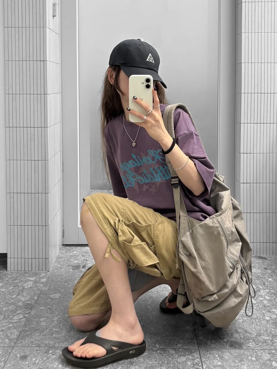UNIVERSE GARMENT HAC Print T-Shirt Purple 착용 스타일 - 2