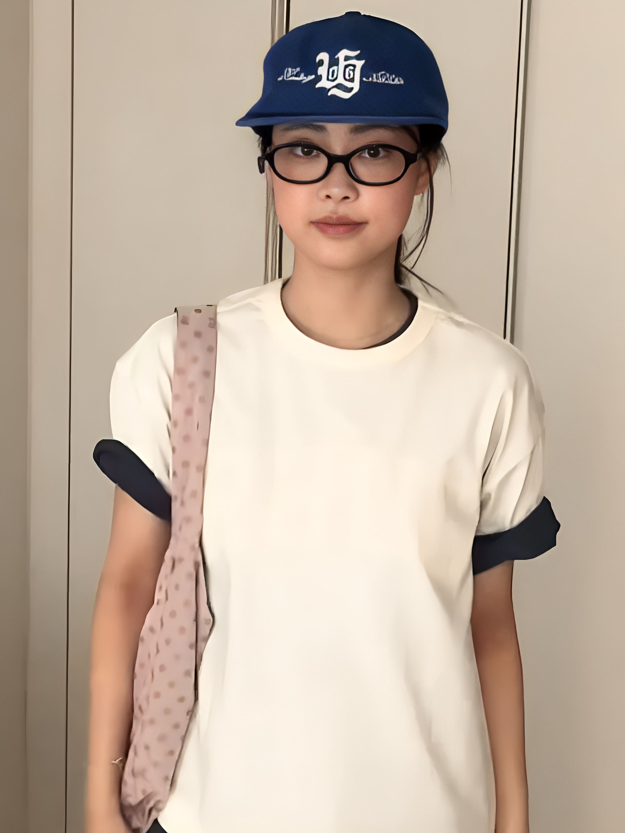 UNIVERSE GARMENT Neutro Prep RHUG T-Shirt Ivory, UNIVERSE GARMENT VTG Typo 5 Panel Washing Cap Blue 착용 스타일