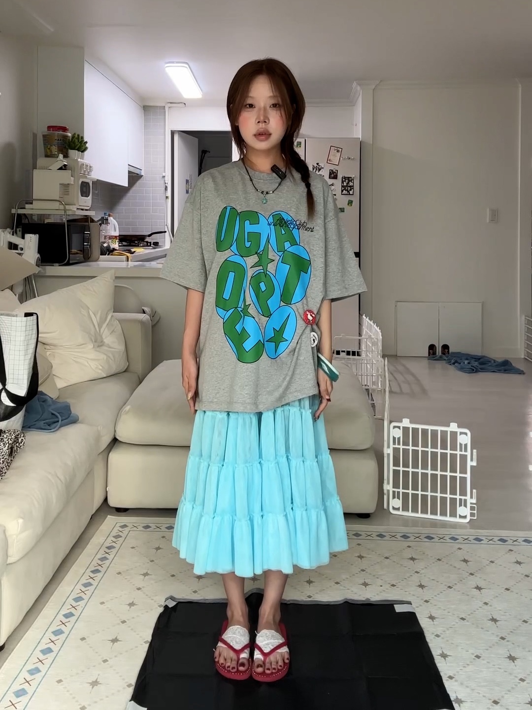 UNIVERSE GARMENT Circle Text Print T-Shirt Melange Grey 착용 스타일 - 1