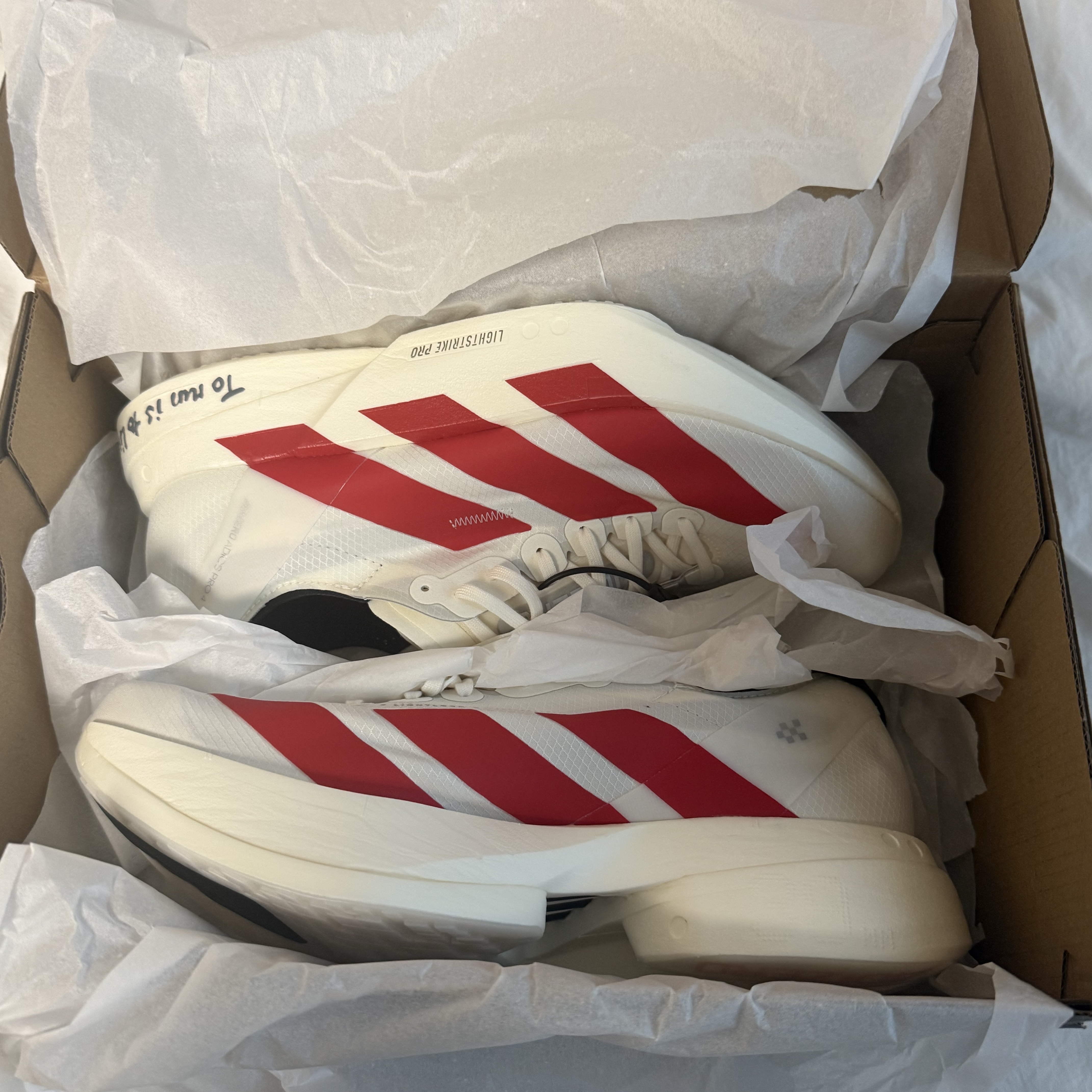 Adidas Adizero Adios Pro 4 Off White Better Scarlet 착용 스타일