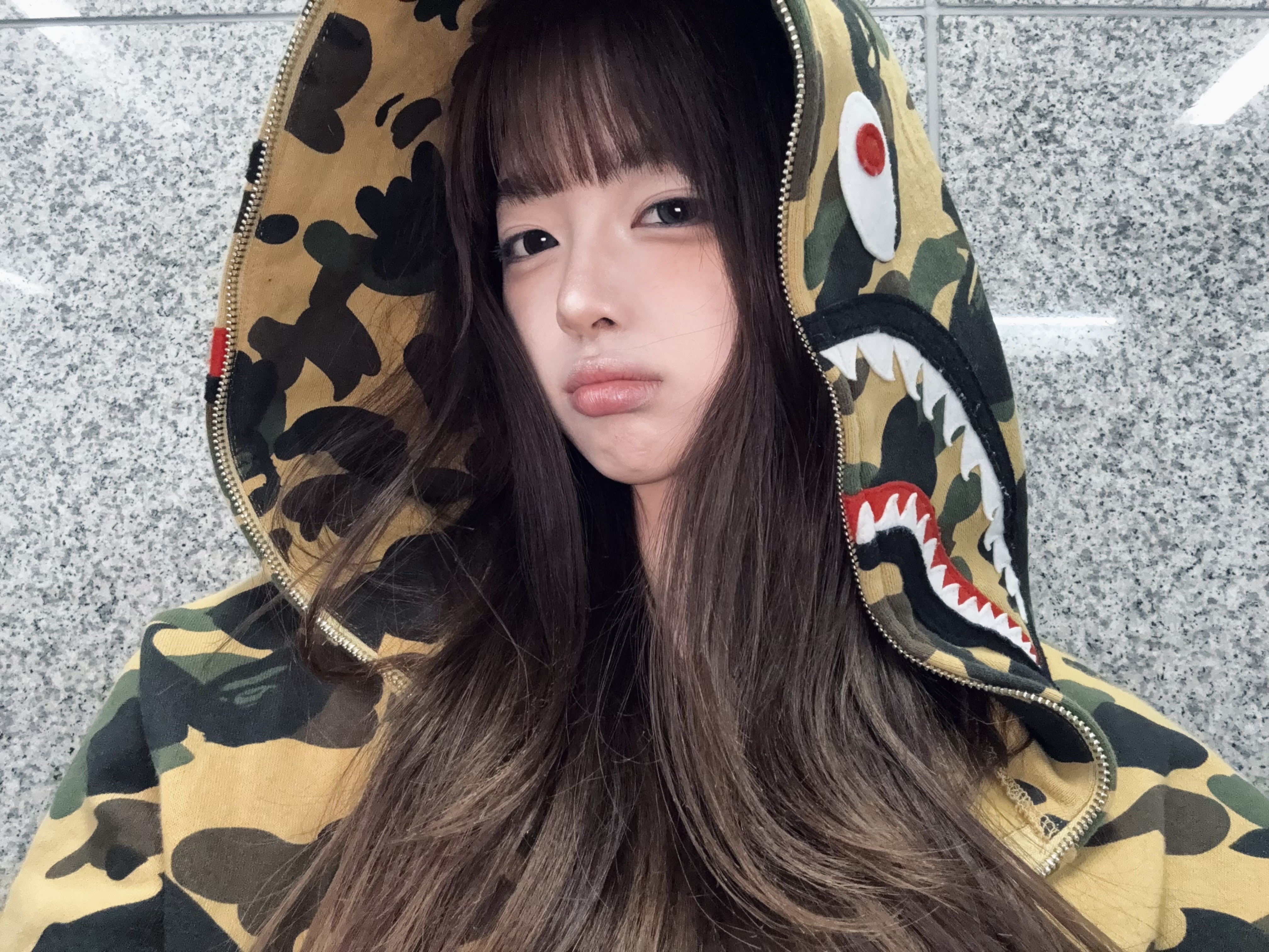 BAPE 1st Camo Shark Full Zip Hoodie Yellow 착용 스타일 - 1