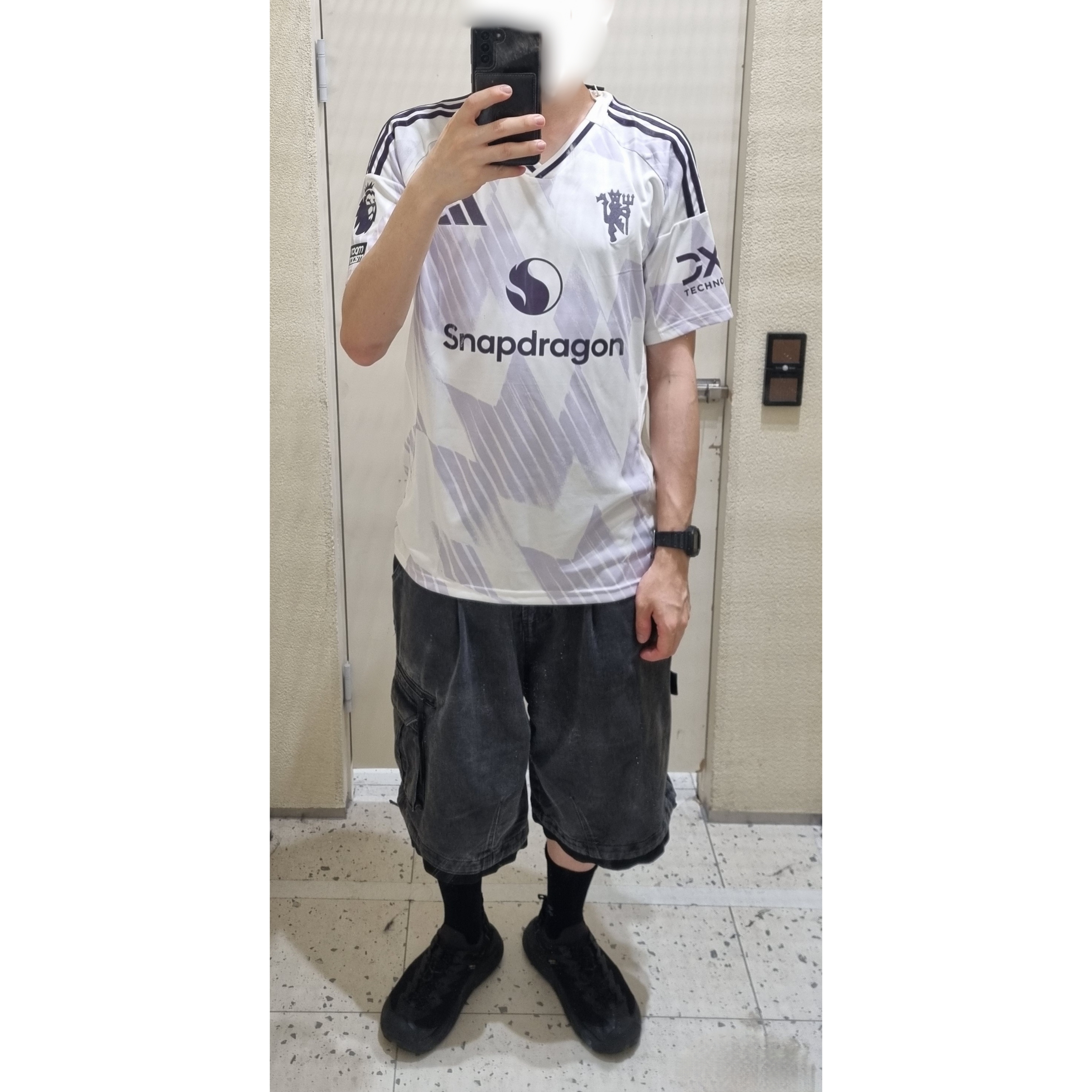 Hoka Hopara 2 Black, Adidas Manchester United 2025/26 Away Jersey White - KR Sizing (Non Marking Ver.) 착용 스타일 - 1