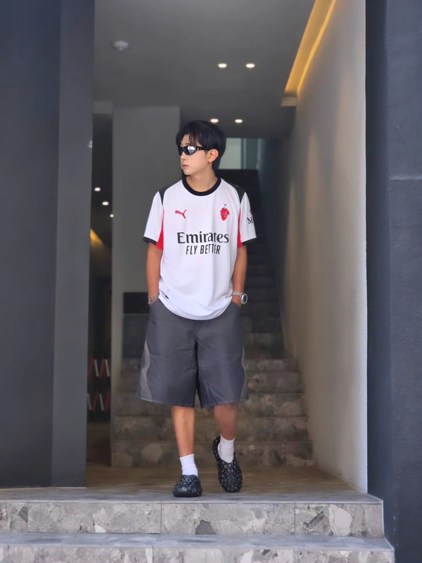 Puma AC Milan 2025/26 Away Replica Jersey White For All Time Red (Non Marking Ver.), Nike NSW Denim Pants Anthracite (IR6783-060) 착용 스타일 - 2