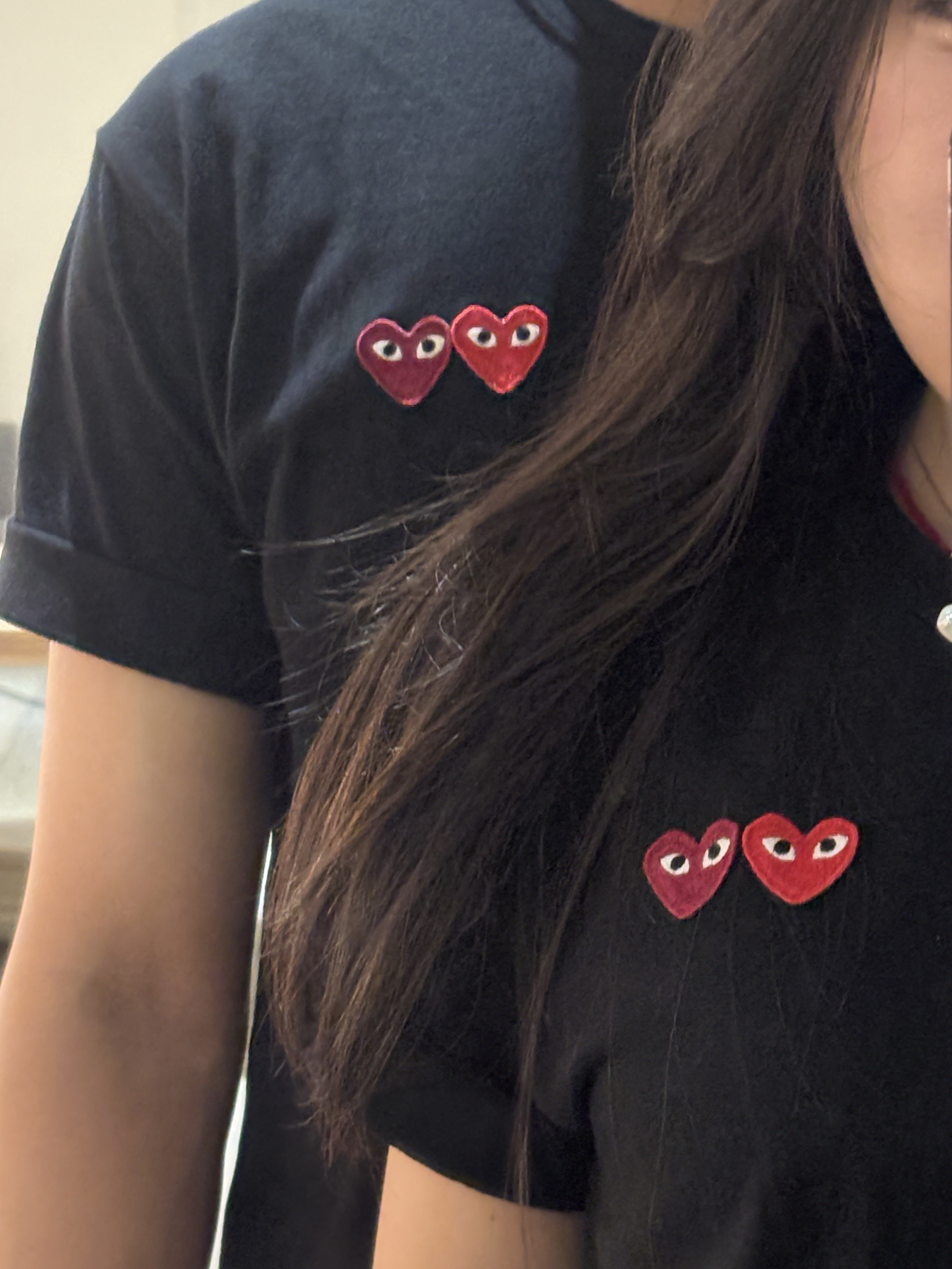 Play Comme des Garcons Double Heart T-Shirt Black 착용 스타일 - 2
