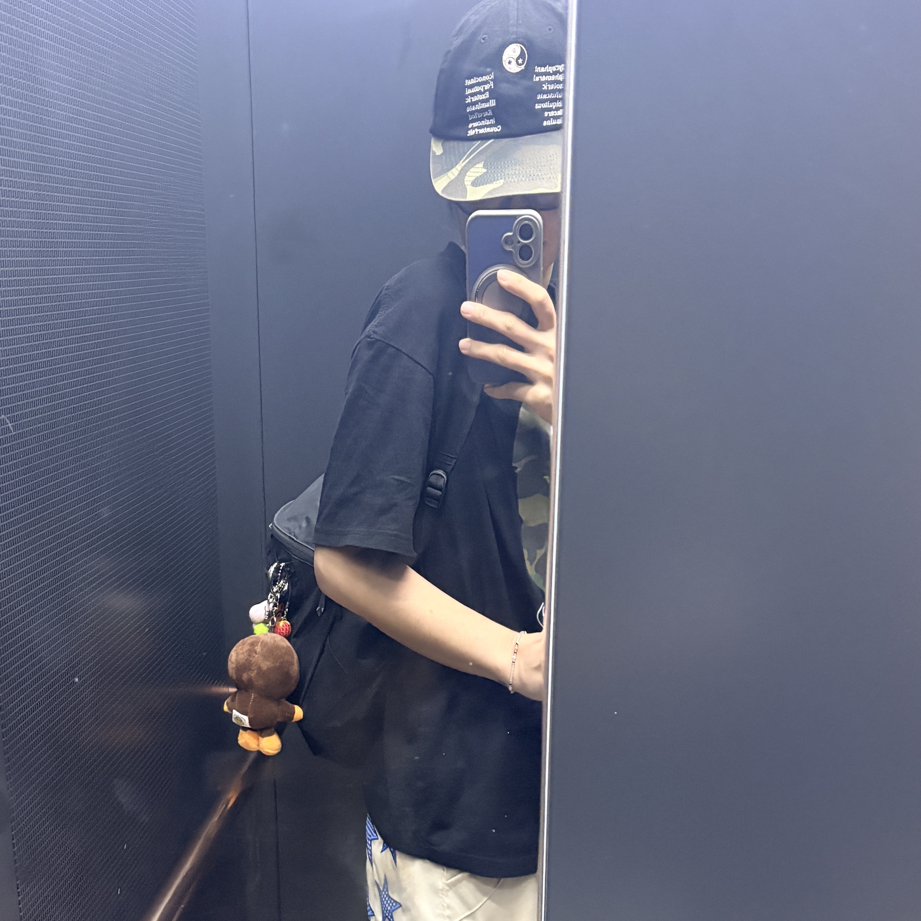 Arc'teryx Heliad 15 Backpack Black, BAPE ABC Camo By Bathing Ape T-Shirt Black Green 착용 스타일