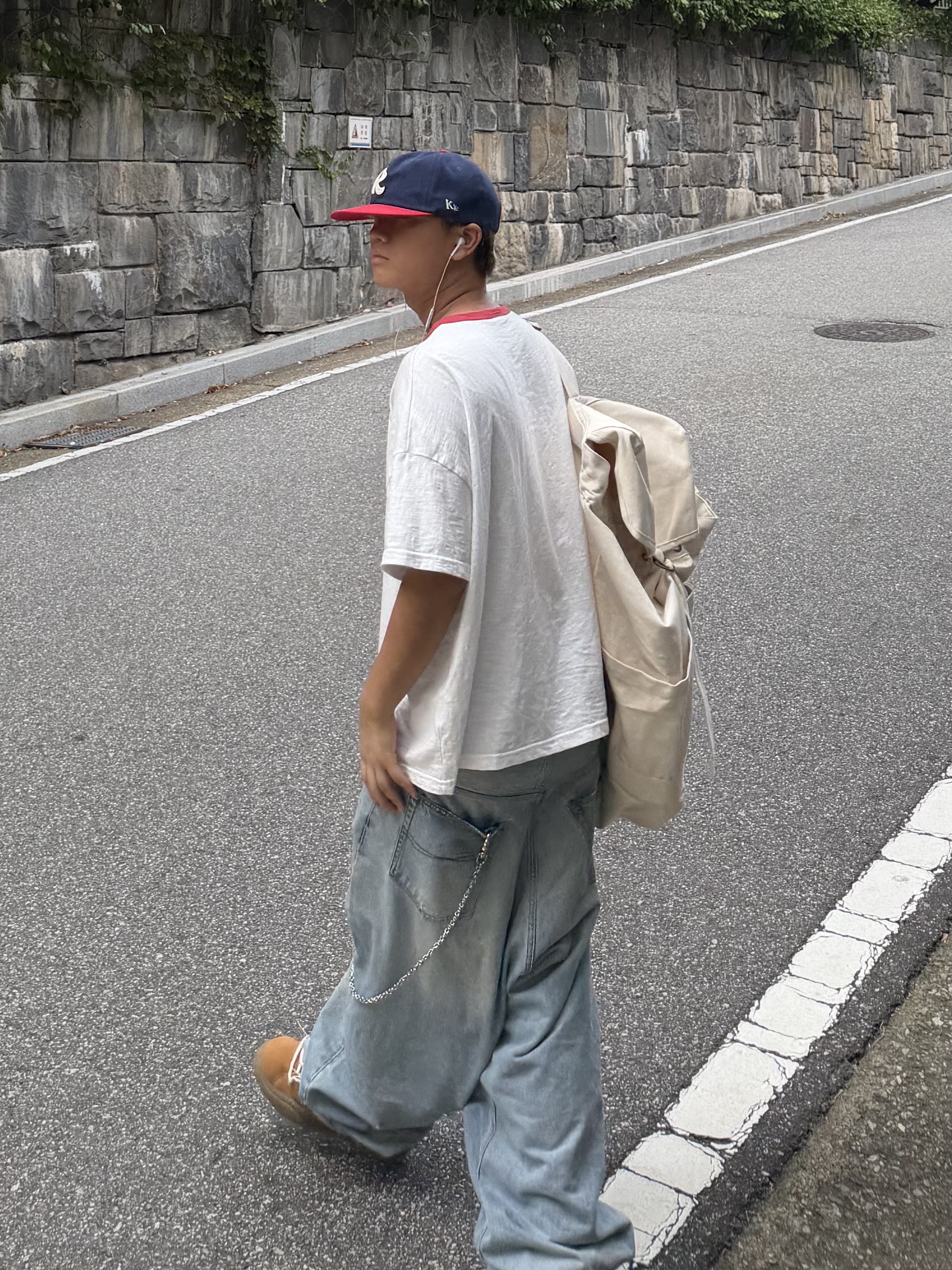 Balenciaga Denim Pull-Up Pants Light Blue, ERL Vamp Skate Shoe Natural Brown 착용 스타일 - 4