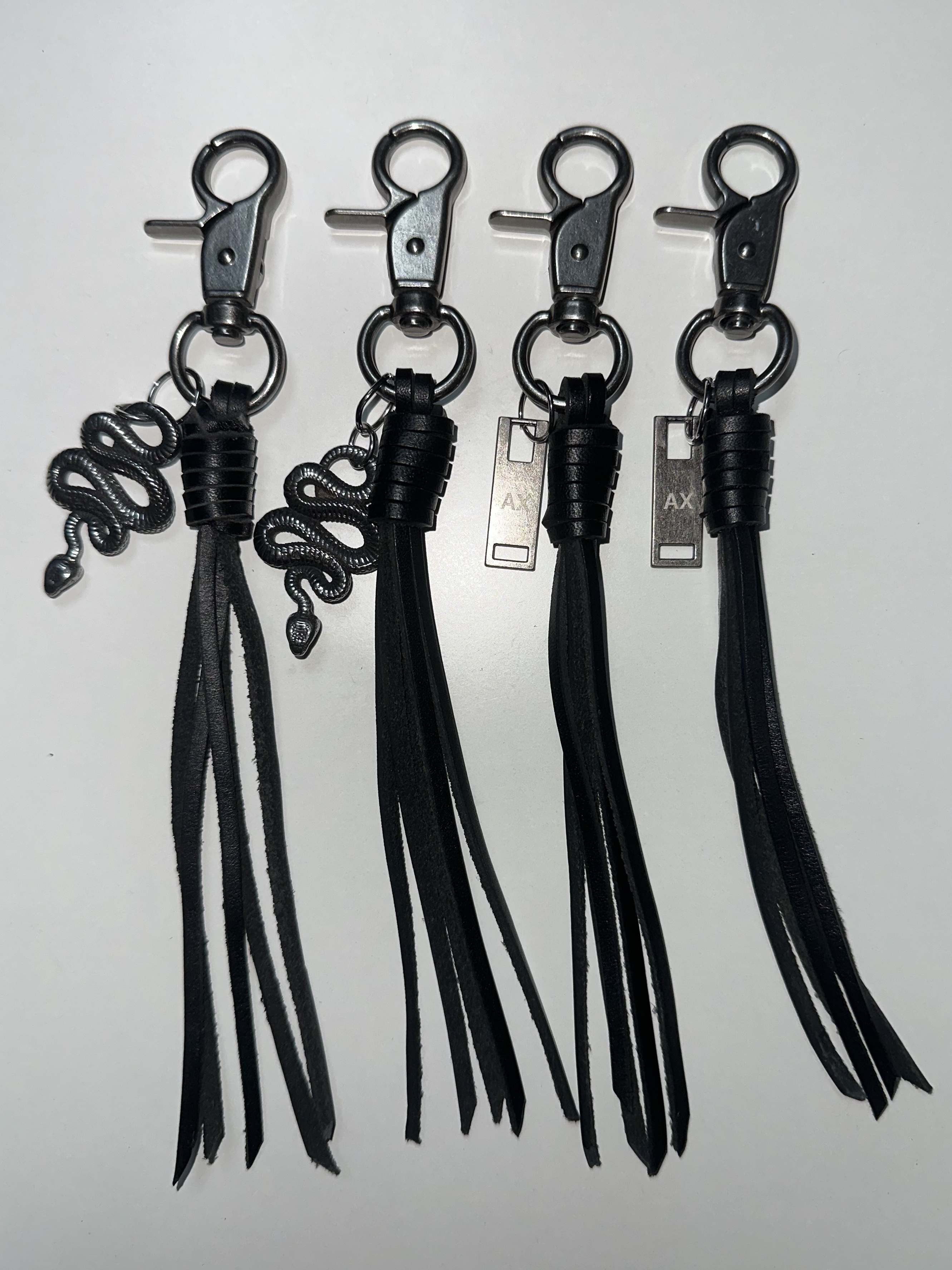 AX CONNECTION Bar Leather Tassel Keyring, AX CONNECTION Snake Leather Tassel Keyring 착용 스타일